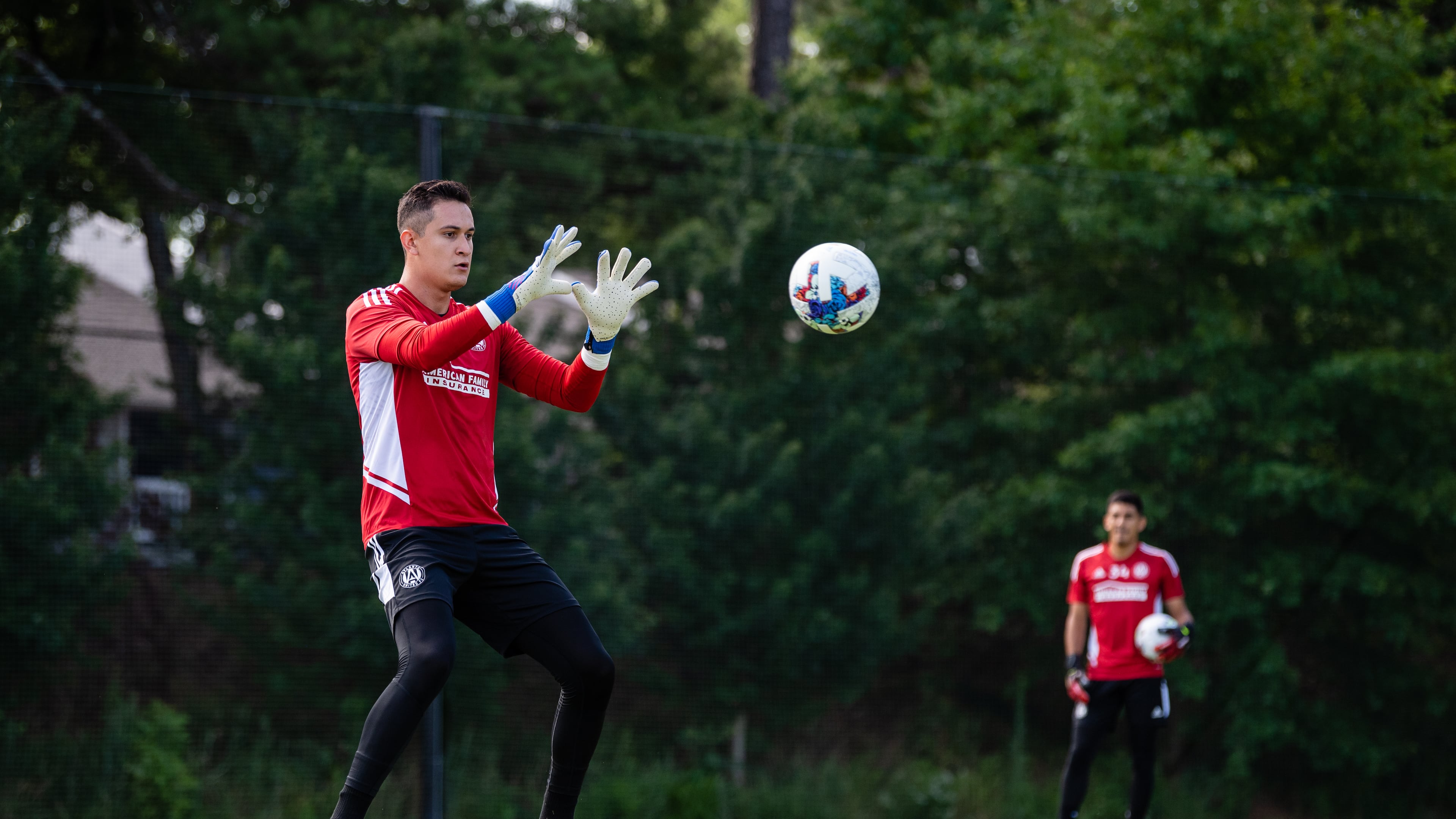 Atlanta United goalkeeper Raúl Gudiño makes a save during training at Children's Healthcare of Atlanta Training Ground in Marietta. (Photo by Dakota Williams/Atlanta United)