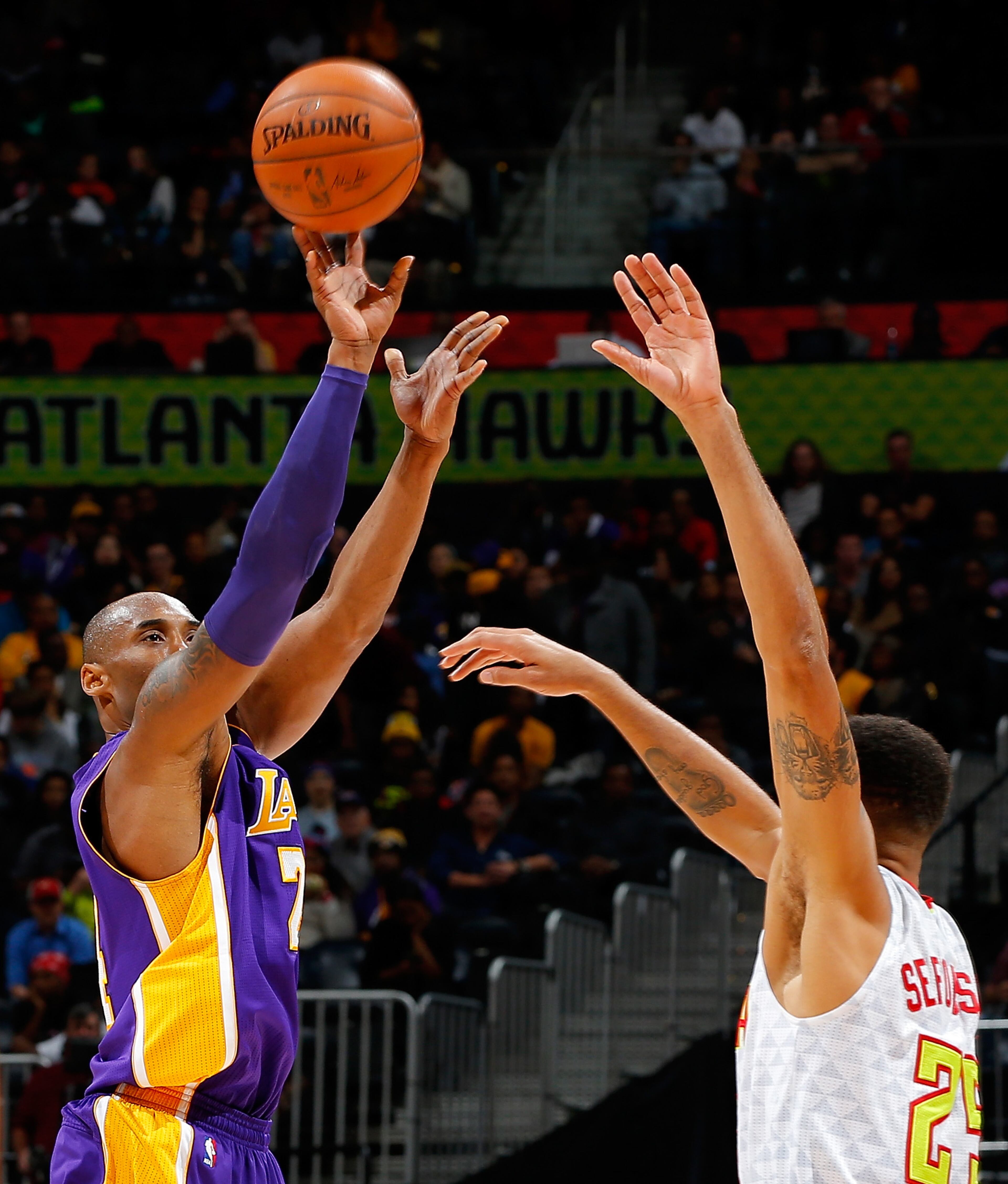 Kobe Bryant #24 of the Los Angeles Lakers attempts a shot over Thabo Sefolosha #25 of the Atlanta Hawks at Philips Arena on December 4, 2015 in Atlanta, Georgia. (Photo by Kevin C. Cox/Getty Images)
