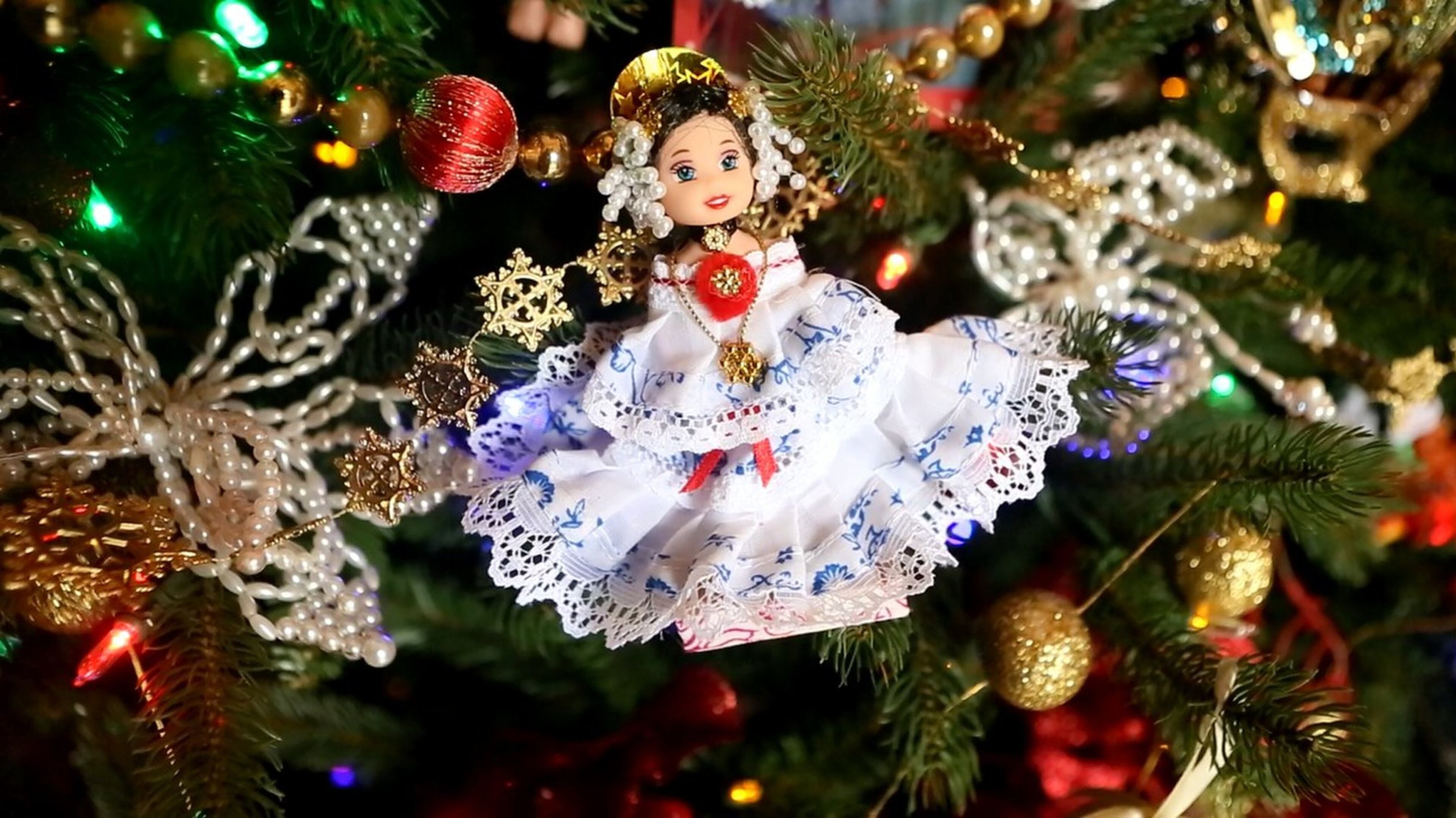 At 103 years of age, Edith Sarajeta de Jordan, a native of Panama, assembles one of the largest Nativity scenes in the Stone Mountain community. Miguel Martínez / MundoHispanico