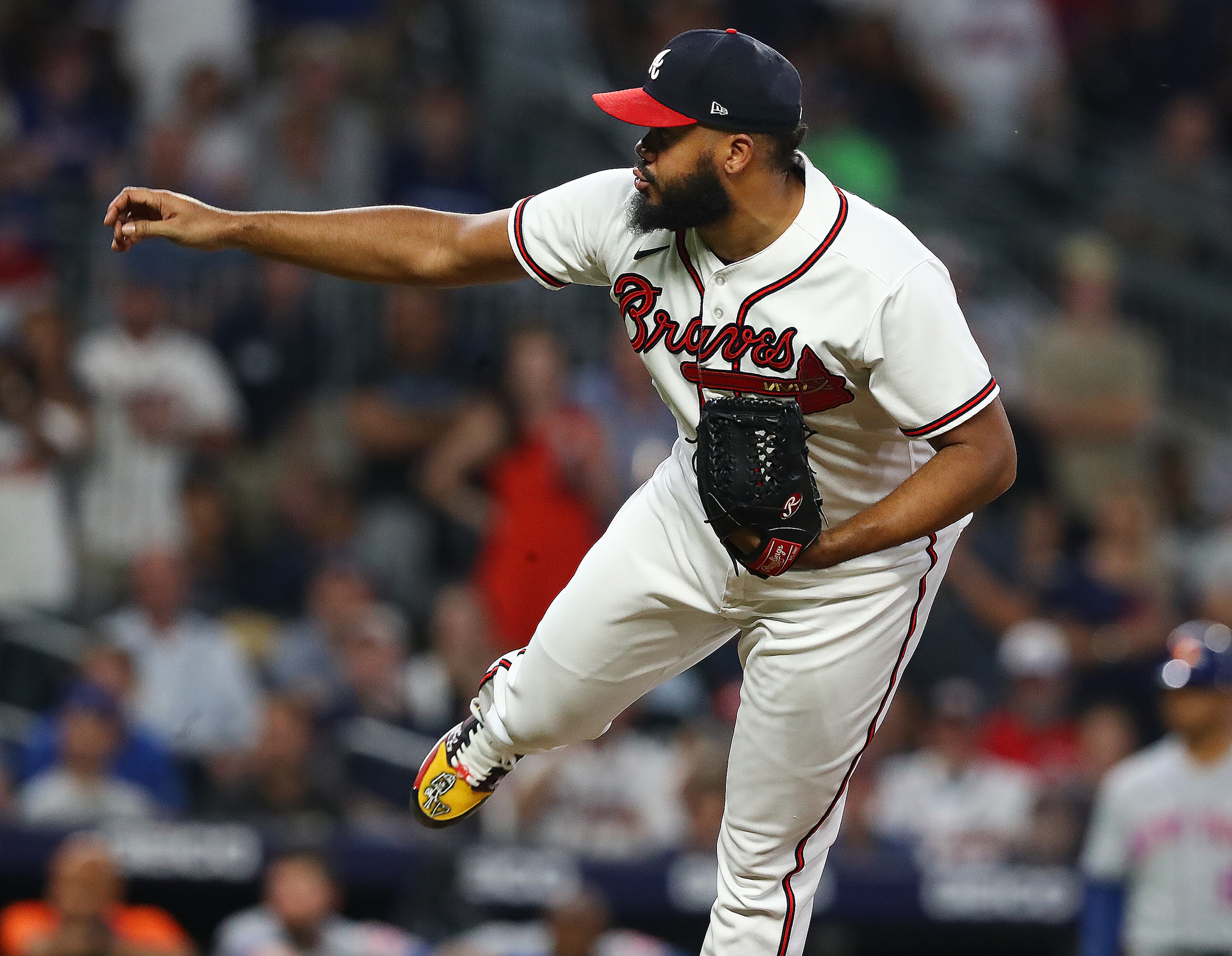 081822 Atlanta: Atlanta Braves pitcher Kenley Jansen closes out the New York Mets during the ninth inning to hold on to the 3-2 victory in a MLB baseball game on Thursday, August 18, 2022, in Atlanta. “Curtis Compton / Curtis Compton@ajc.com