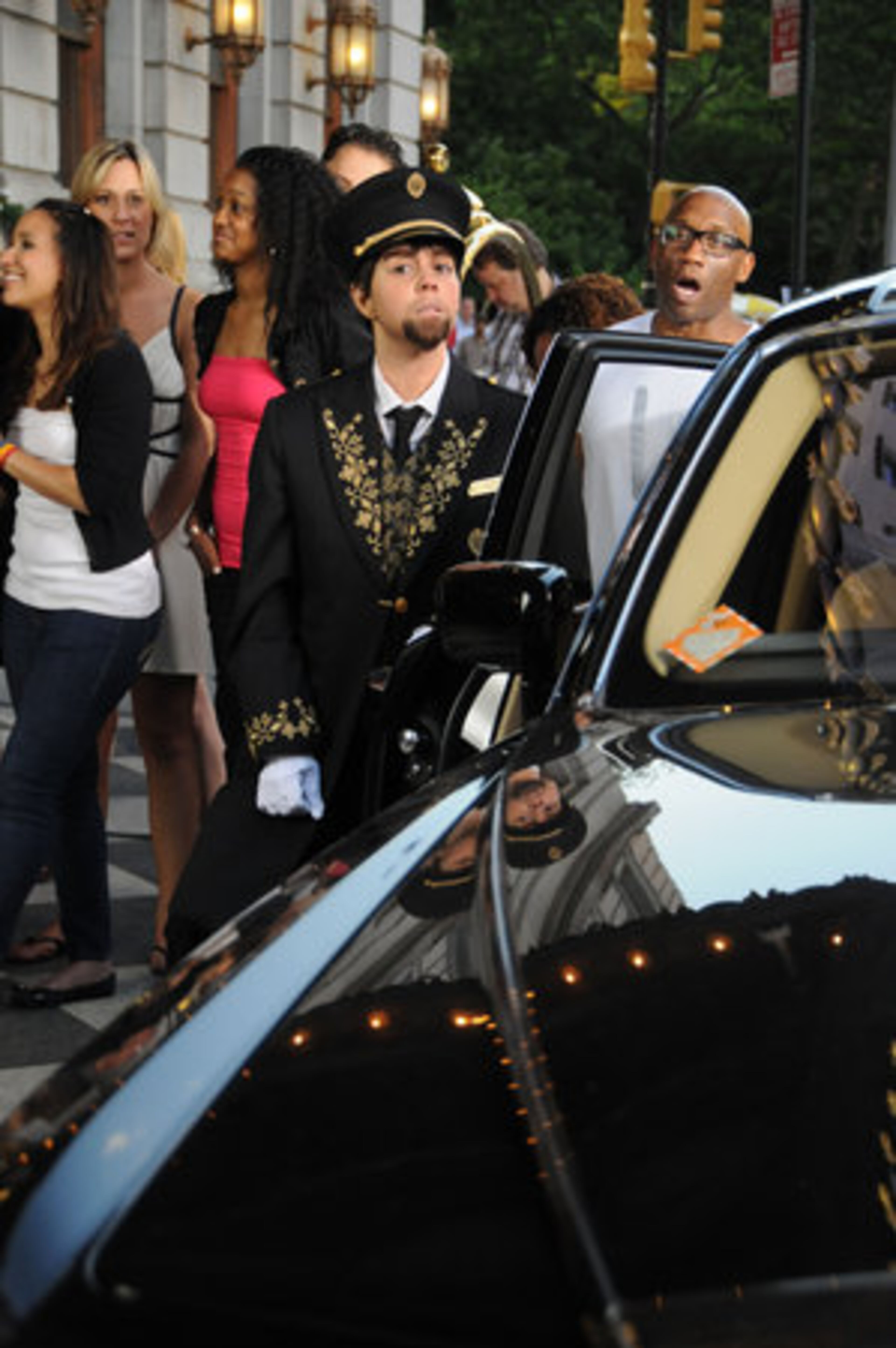 HUH? Recording artist Mariah Carey decided to dress up as a doorman on the set of her new music video "Obsessed" in front of the Plaza Hotel in New York on Monday.