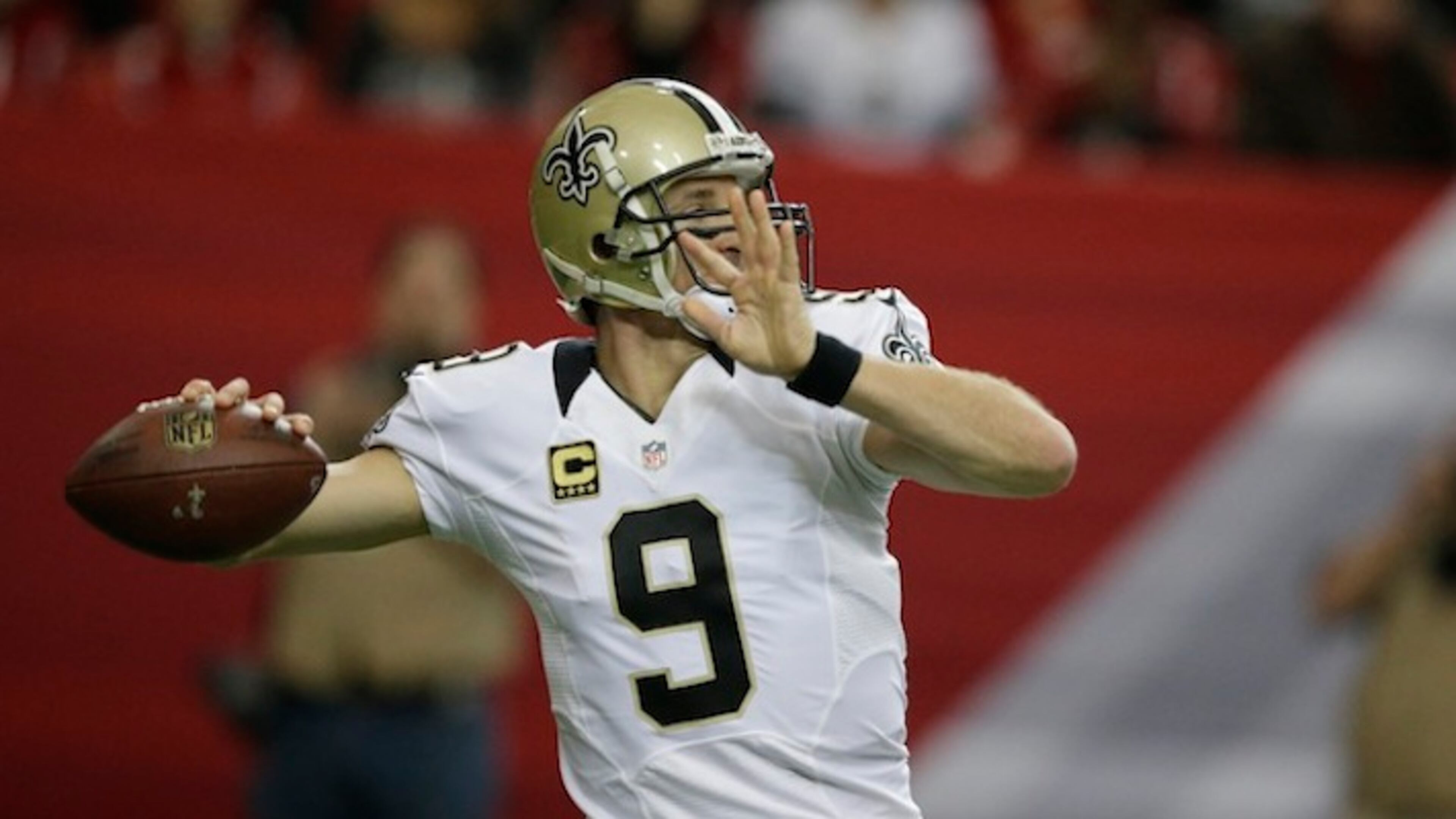 New Orleans Saints quarterback Drew Brees (9) works against the Atlanta Falcons during the second half of an NFL football game, Sunday, Jan. 3, 2016, in Atlanta. (AP Photo/David Goldman)