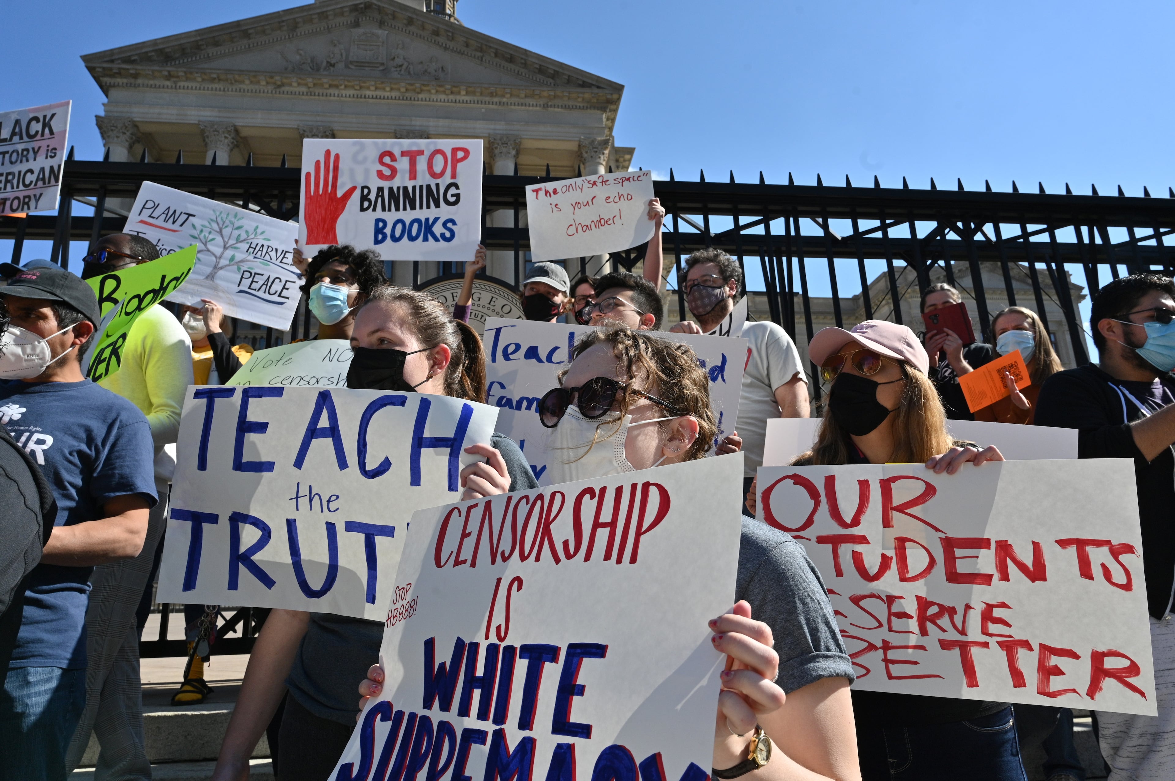 Teachers rally against bills that limit classroom discussions on race