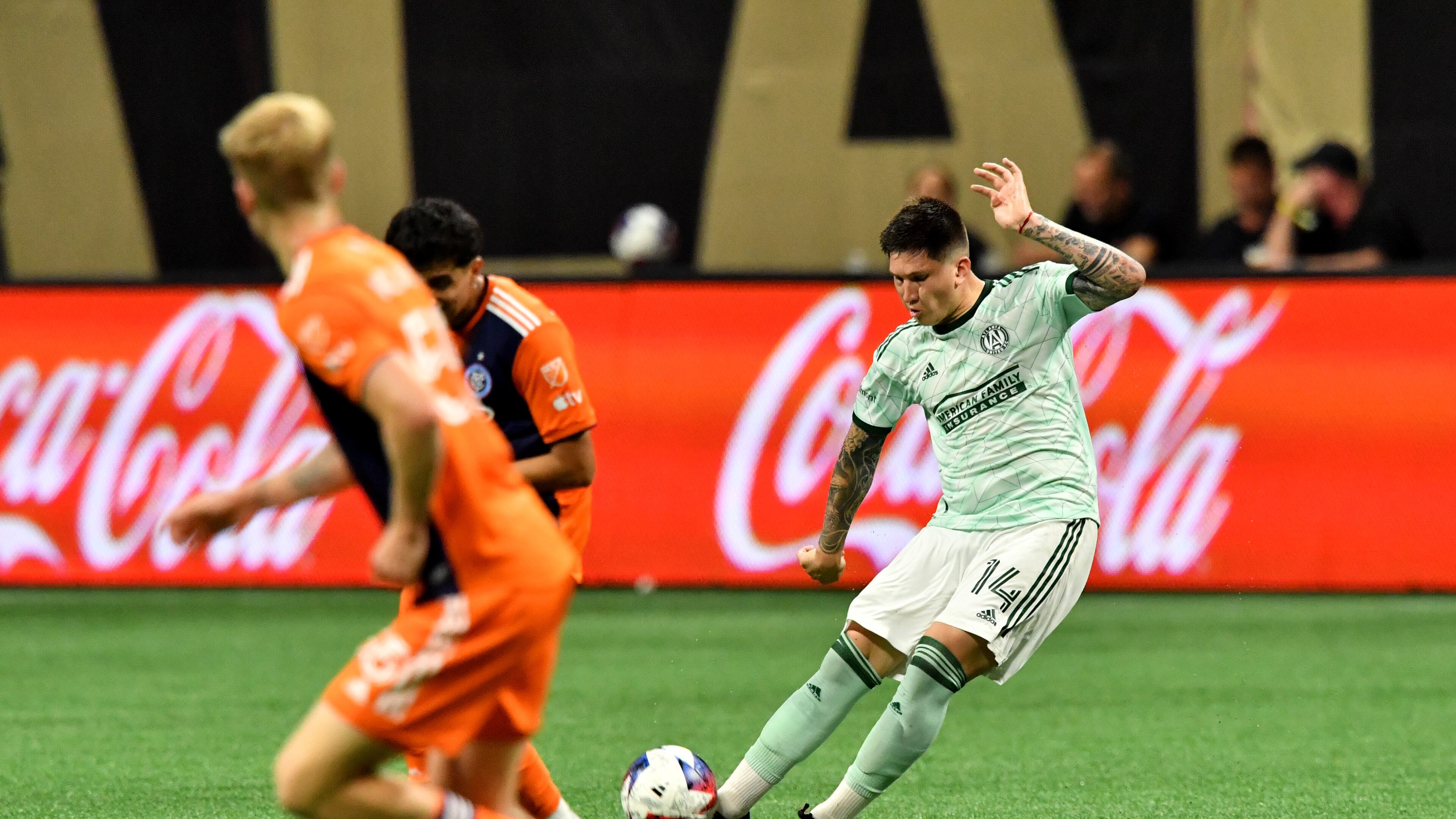Atlanta United's midfielder Franco Ibarra (14) takes a shot during the first half in a MLS soccer match at Mercedes-Benz Stadium, Wednesday, June 21, 2023, in Atlanta. Atlanta United ties New York City FC 2 - 2.(Hyosub Shin / Hyosub.Shin@ajc.com)