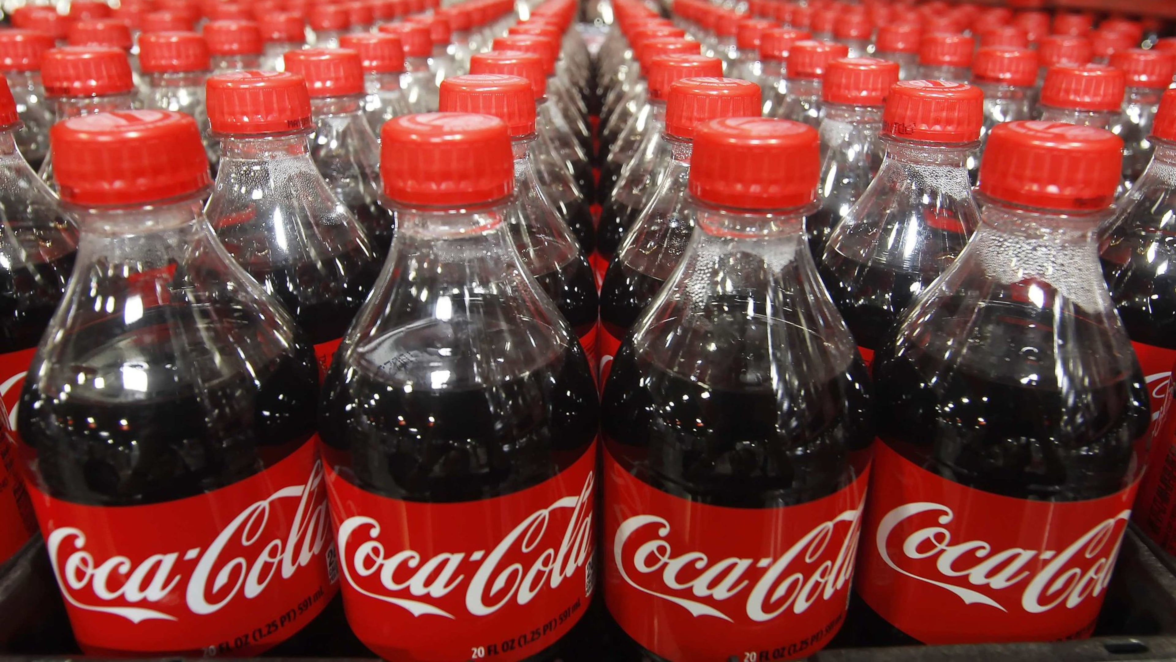 The amount of Coke-branded soft drinks sold in the U.S. remained flat last year, but rival Pepsi-branded soft drinks lost ground in the perpetual battle for consumers, according to the latest figures from trade publication Beverage Digest. REUTERS/George Frey/Files