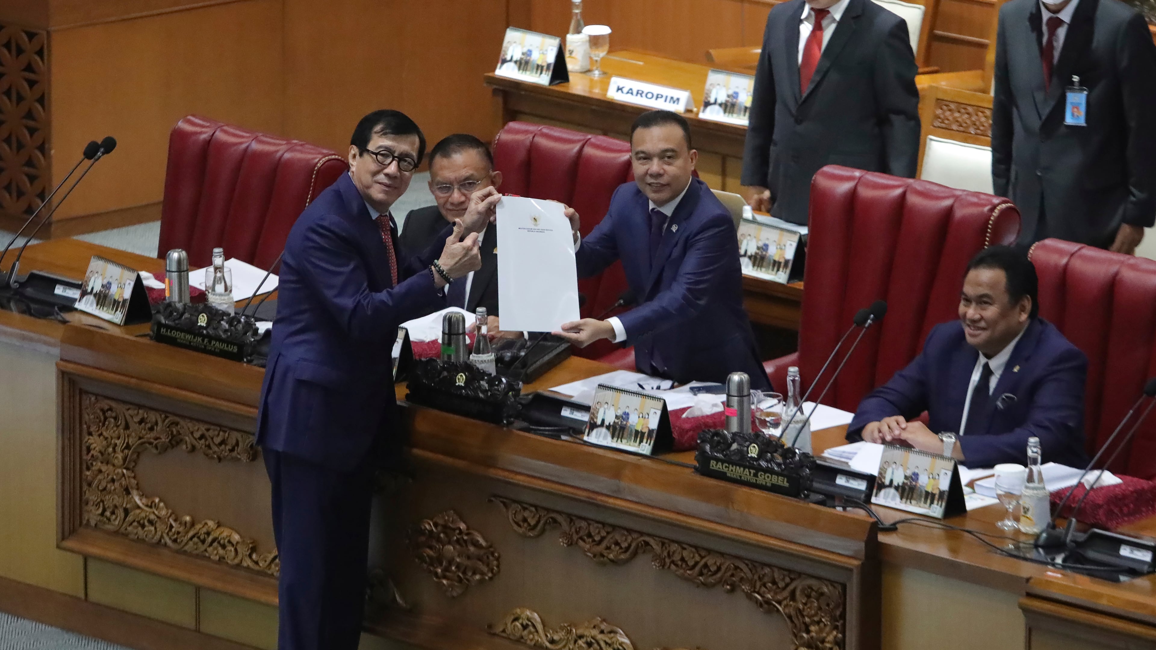 FILE - Indonesian Law and Human Right Minister Yasonna Laoly, left, pose for the media with Deputy House Speaker Sufmi Dasco Ahmad, center, during a session ratifying the country's new criminal code at the parliament building in Jakarta, Indonesia, Tuesday, Dec. 6, 2022. (AP Photo, File)