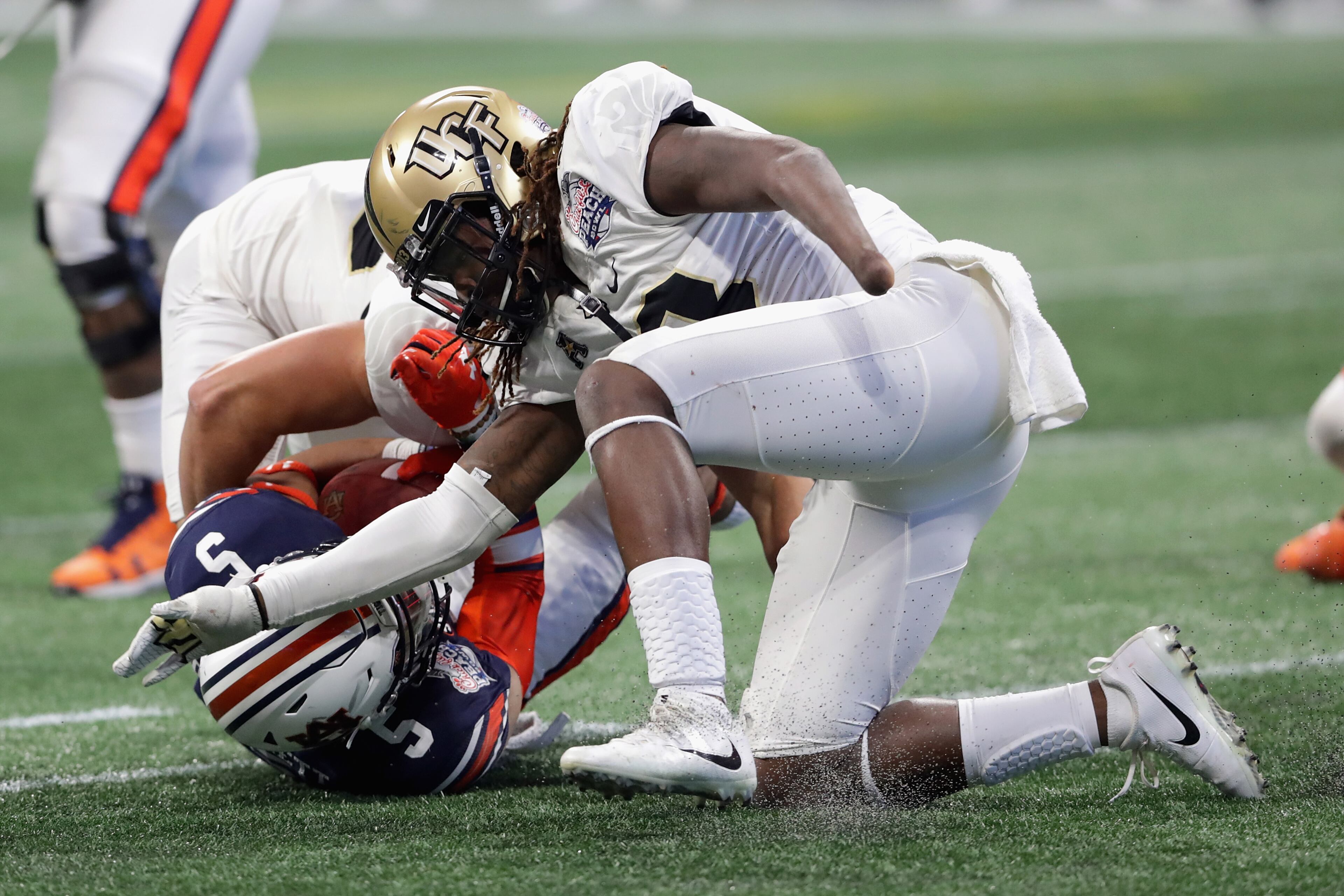 ATLANTA, GA - JANUARY 01: Shaquem Griffin #18 of the UCF Knights sacks Jarrett Stidham #8 of the Auburn Tigers in the third quarter during the Chick-fil-A Peach Bowl at Mercedes-Benz Stadium on January 1, 2018 in Atlanta, Georgia. (Photo by Streeter Lecka/Getty Images)