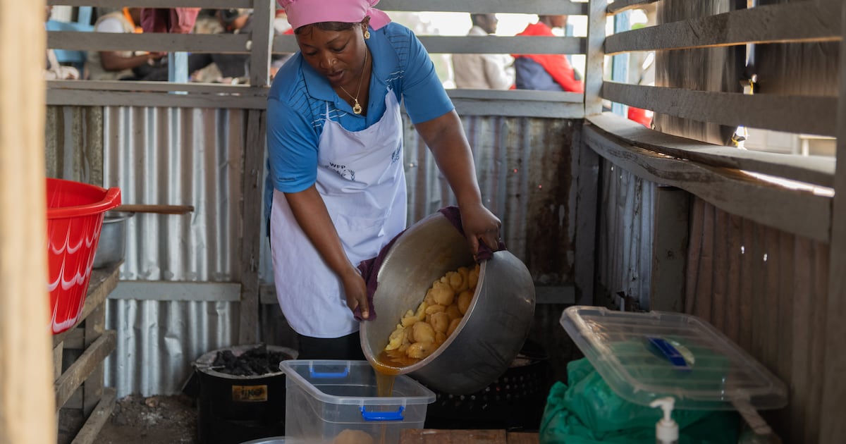 As Congo grapples with Ebola, volunteers cook up meals to support patients and health workers