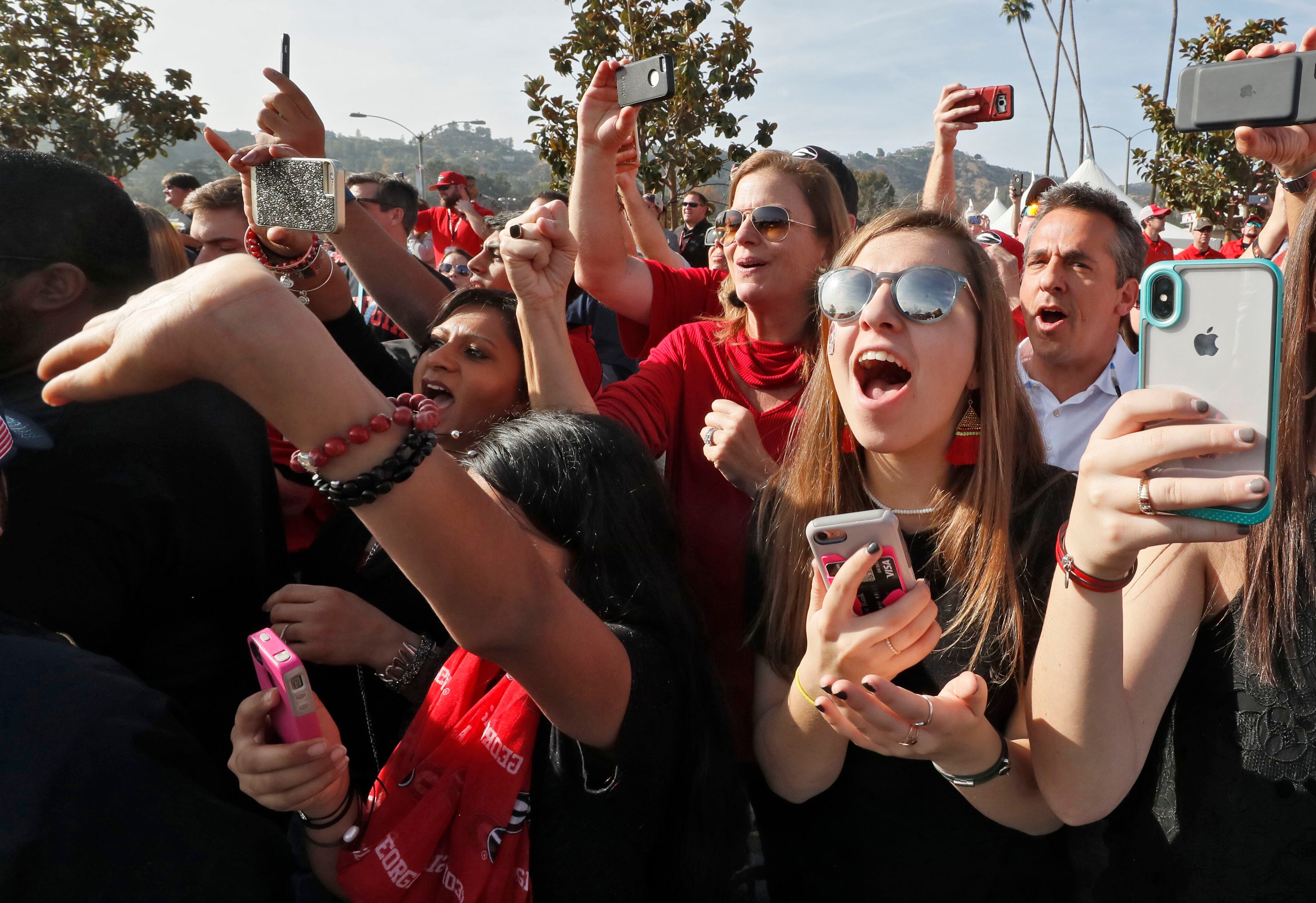 1/1/18 - Pasadena - Fans cheer as the Georgia players arrive at the College Football Playoff Semifinal at the Rose Bowl Game on Monday, January 1, 2018, in Pasadena. BOB ANDRES /BANDRES@AJC.COM