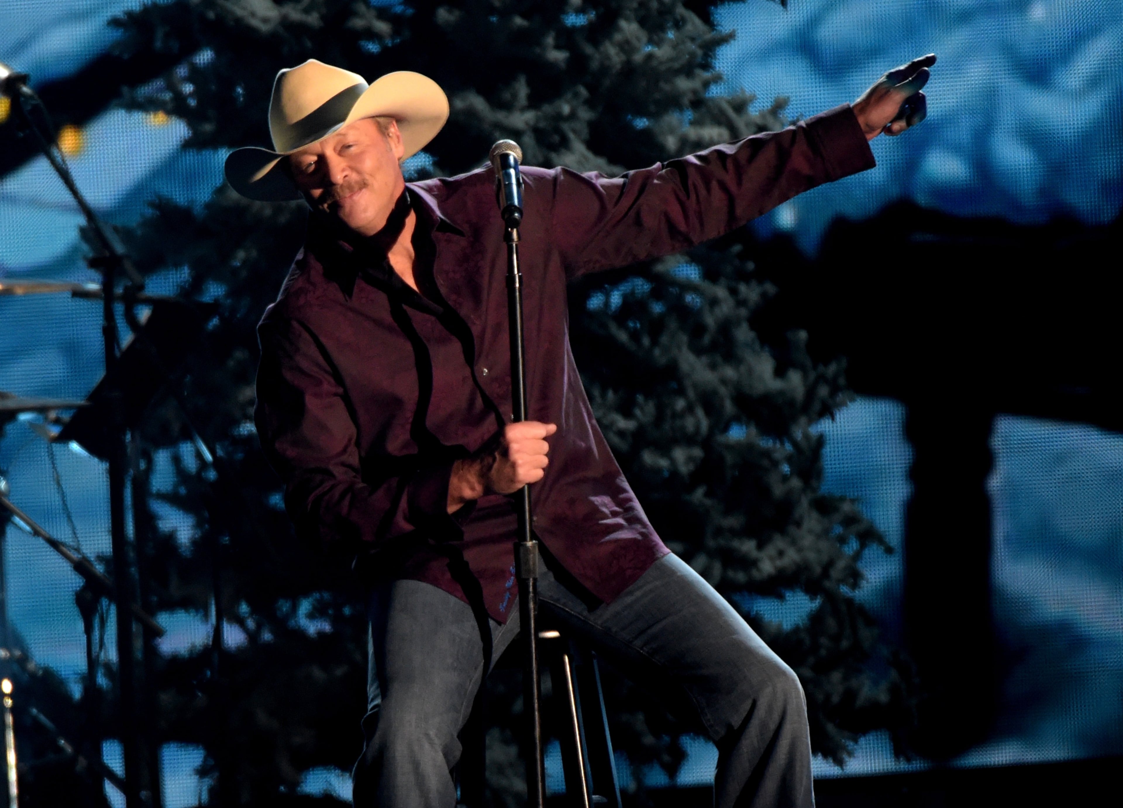 Country singer Alan Jackson has a license to fly private and multi-engine planes. (Photo by Rick Diamond/Getty Images)