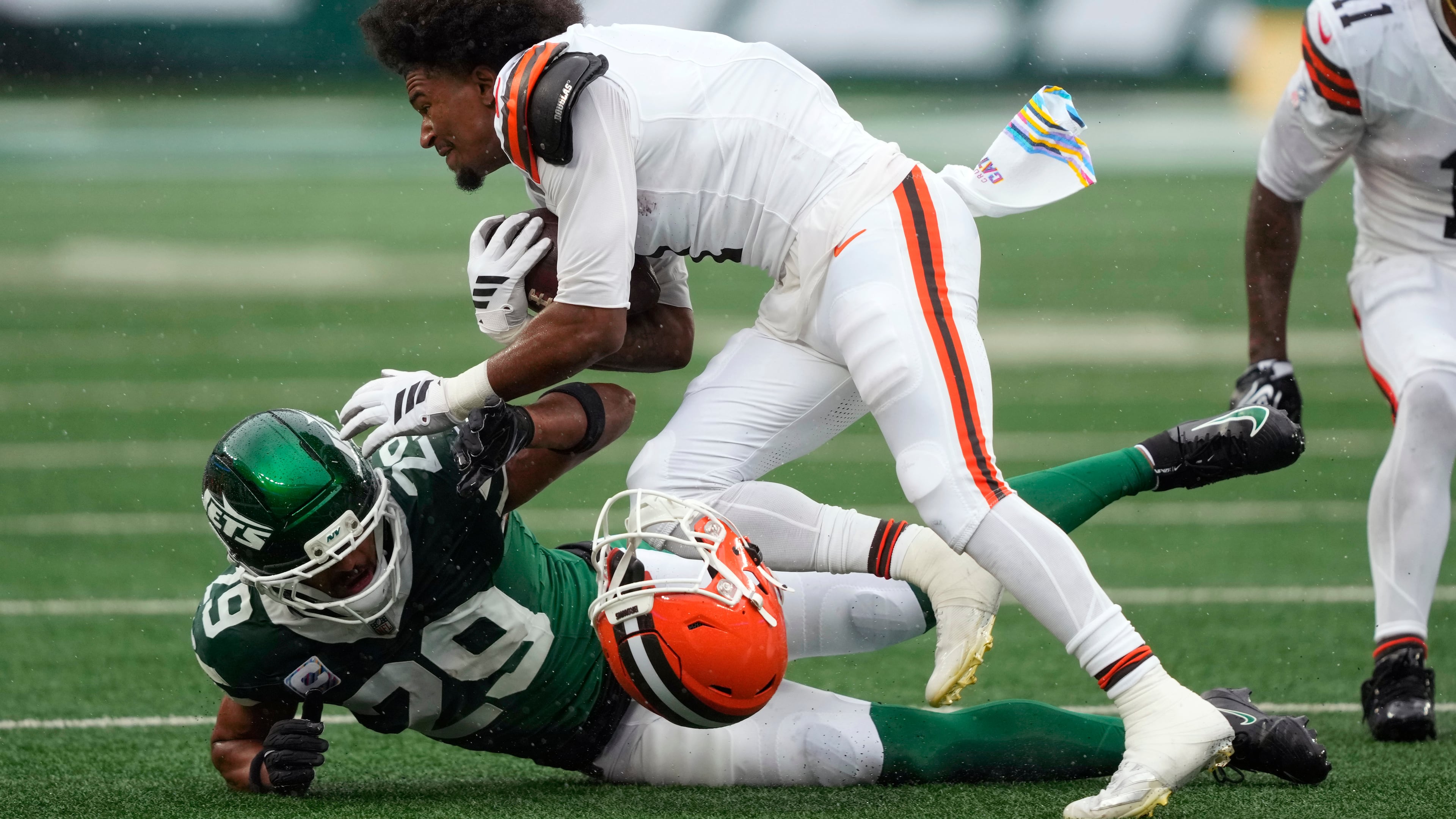 Cleveland Browns wide receiver Kc Concepcion loses his helmet as he is tackled by New York Jets safety Minkah Fitzpatrick (29) during the first half of an NFL football game, Sunday, Oct. 11, 2026, in East Rutherford, N.J. (AP Photo/Yuki Iwamura)