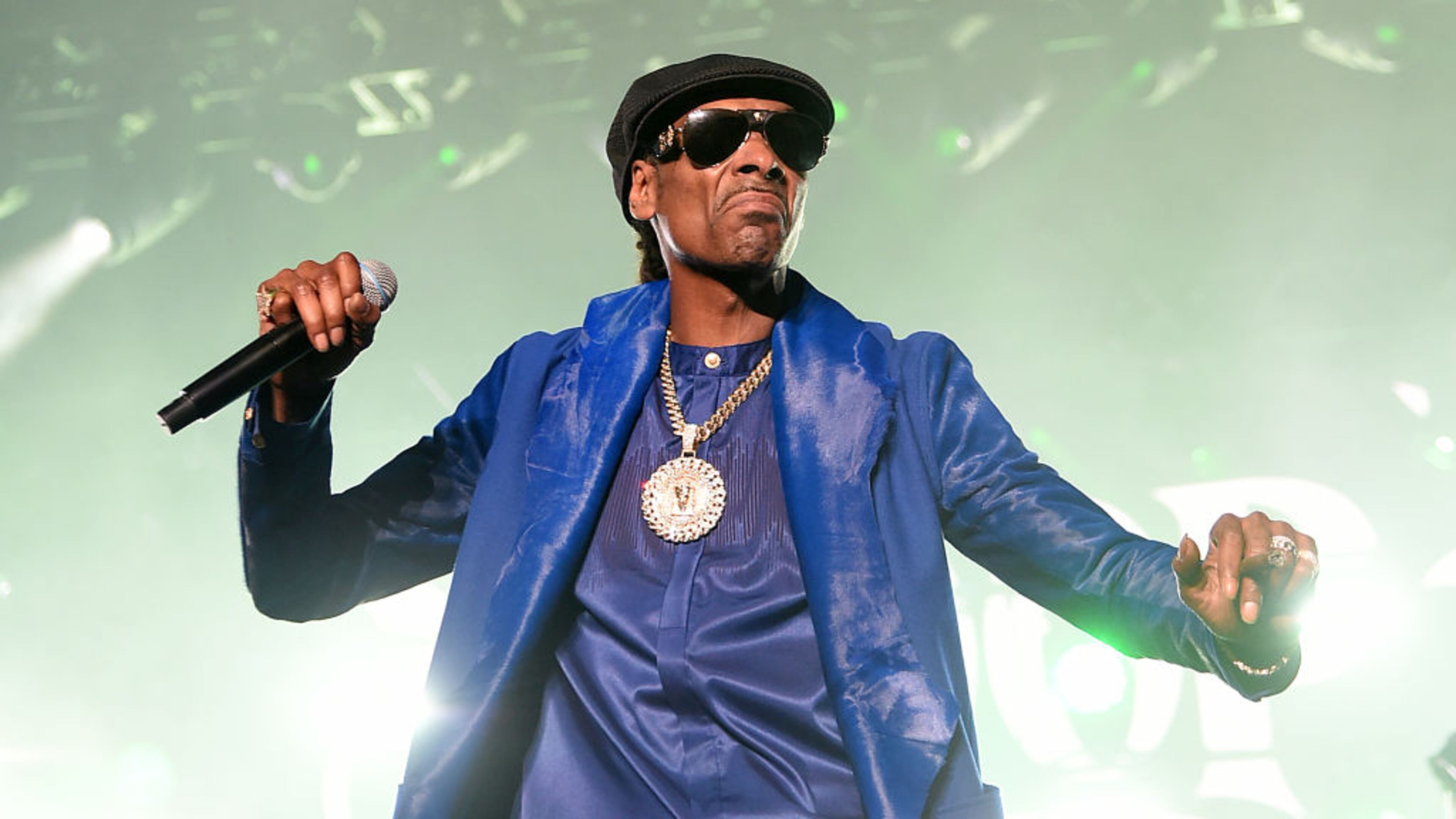 NEW YORK, NEW YORK - AUGUST 20: Snoop Dogg performs onstage at STARZ Madison Square Garden "Power" Season 6 Red Carpet Premiere, Concert, and Party on August 20, 2019 in New York City. (Photo by Jamie McCarthy/Getty Images for STARZ)