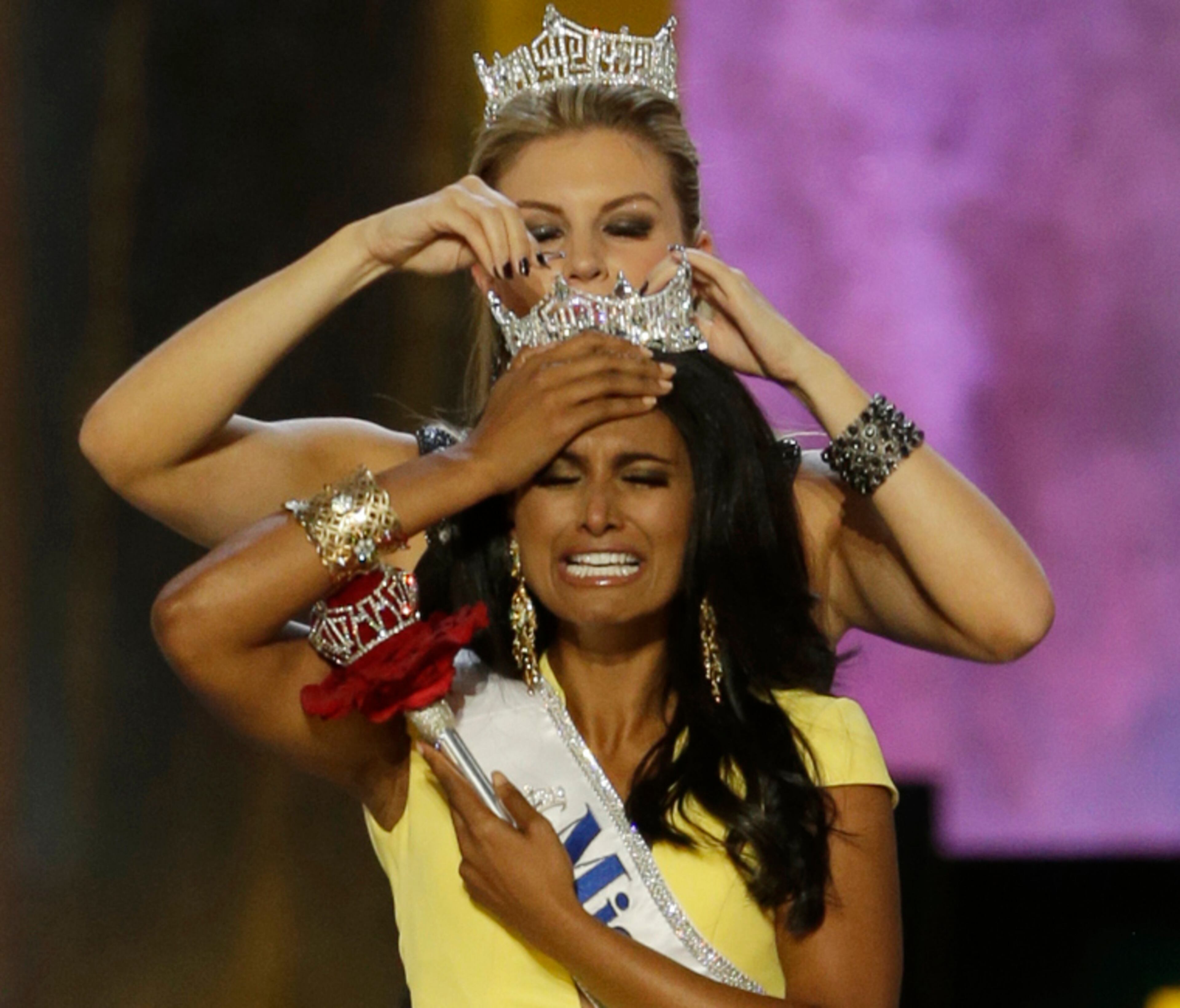 NEW MISS AMERICA CROWNED--Miss New York Nina Davuluri, front, is crowned as Miss America 2014 by Miss America 2013 Mallory Hagan, Sunday, Sept. 15, 2013, in Atlantic City, N.J. (AP Photo/Mel Evans)