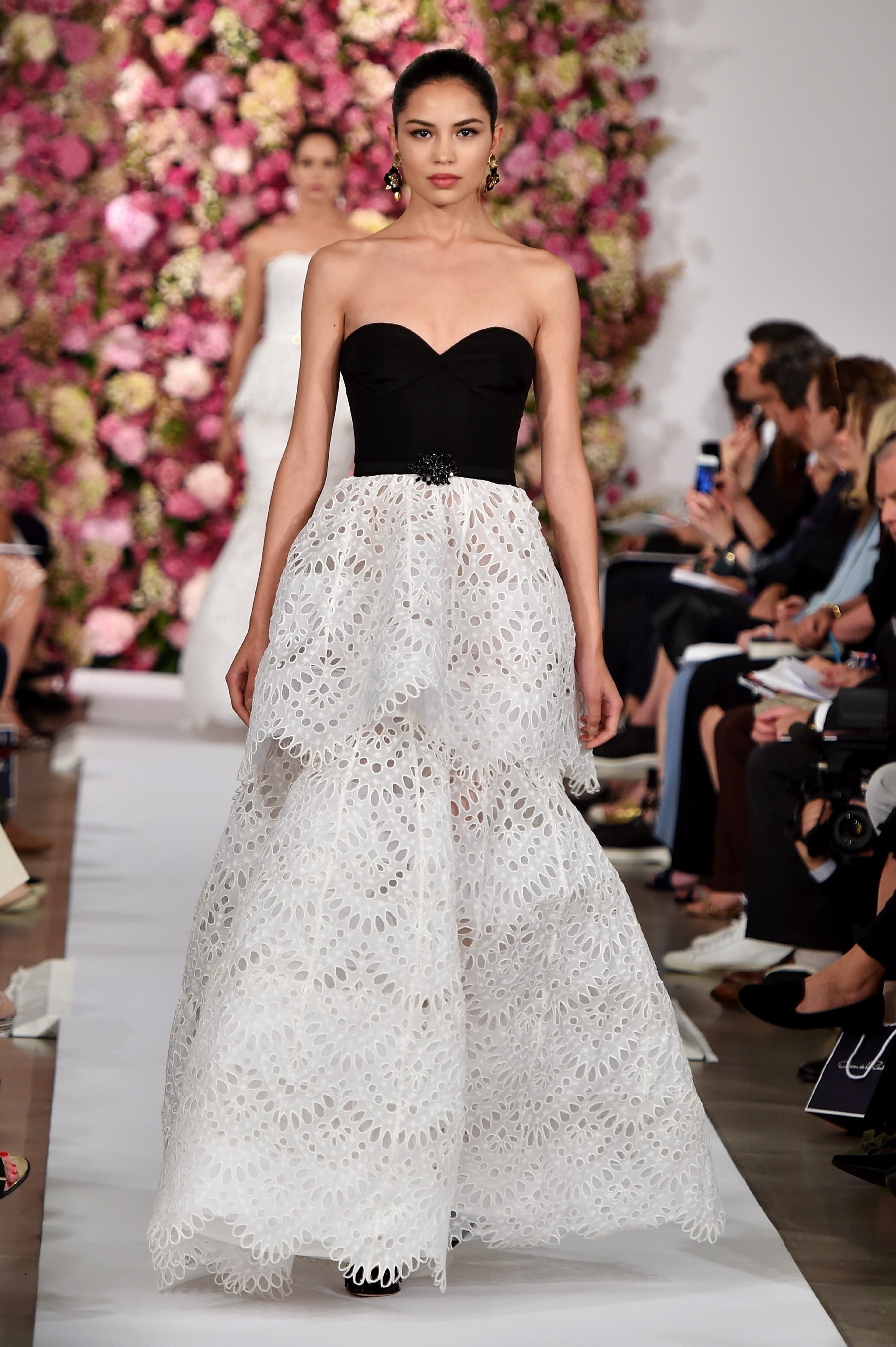 A model walks the runway at the Oscar De La Renta fashion show during Mercedes-Benz Fashion Week Spring 2015 on September 9, 2014 in New York City. (Photo by Slaven Vlasic/Getty Images)