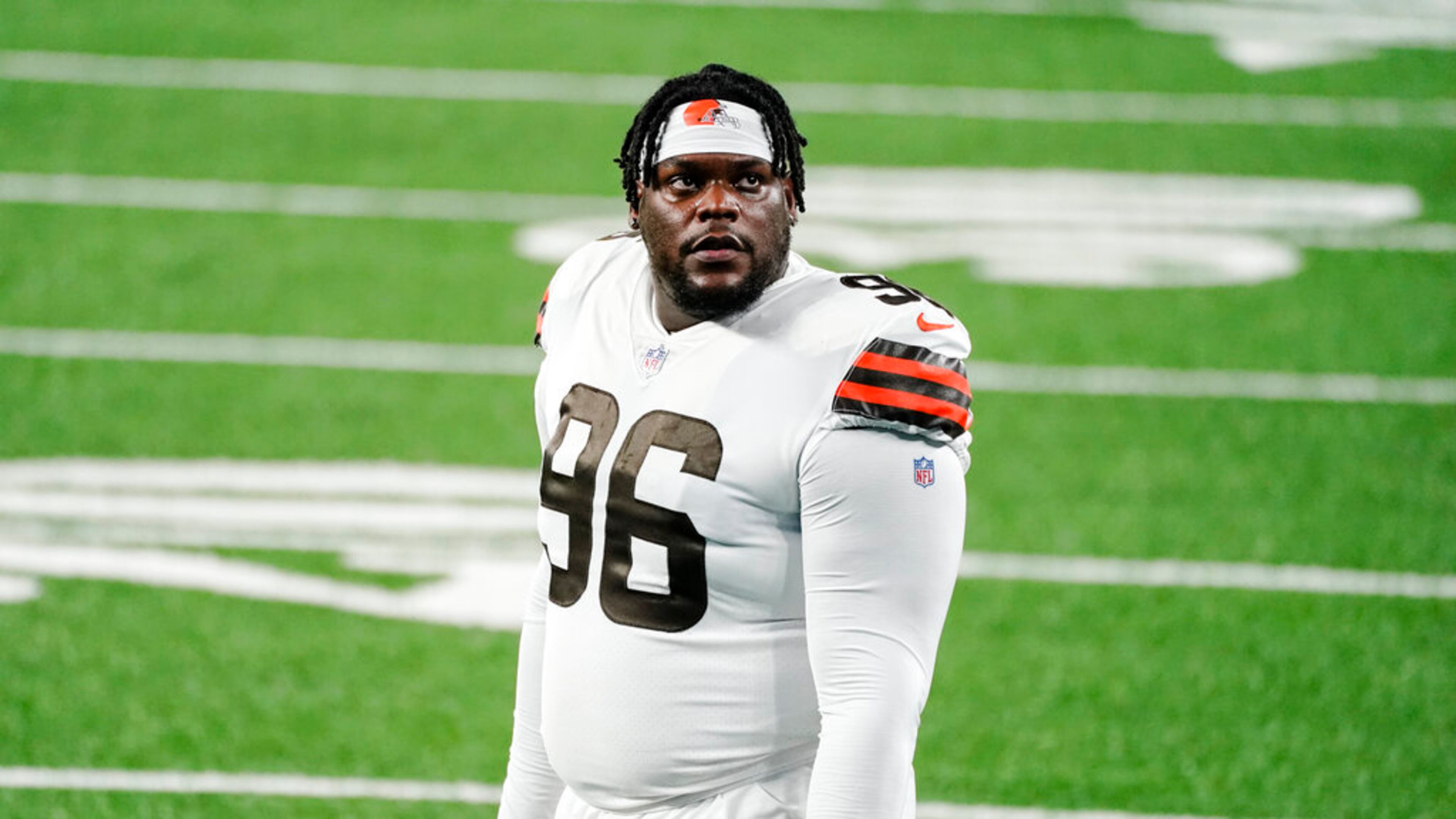 Falcons nose tackle Vincent Taylor, who has played for the Browns and a few other teams, suffered a ruptured Achilles early in practice, Falcons coach Arthur Smith said Tuesday. (AP Photo/Corey Sipkin)