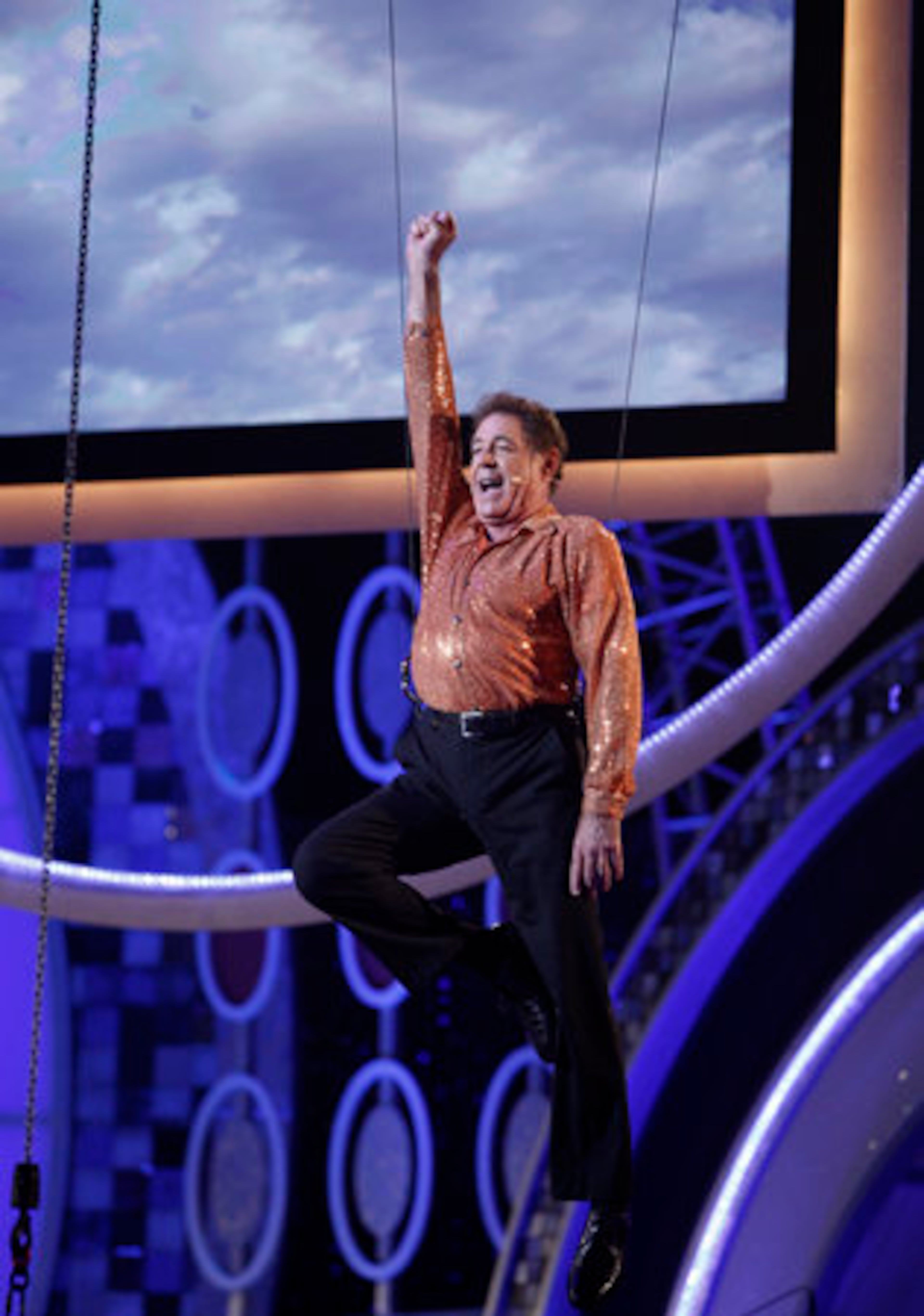 Barry Williams is still rockin' the shiny metallic shirt that was popular during the "Brady Bunch" heyday in the '70s. Hey, Greg, it might be time to change.