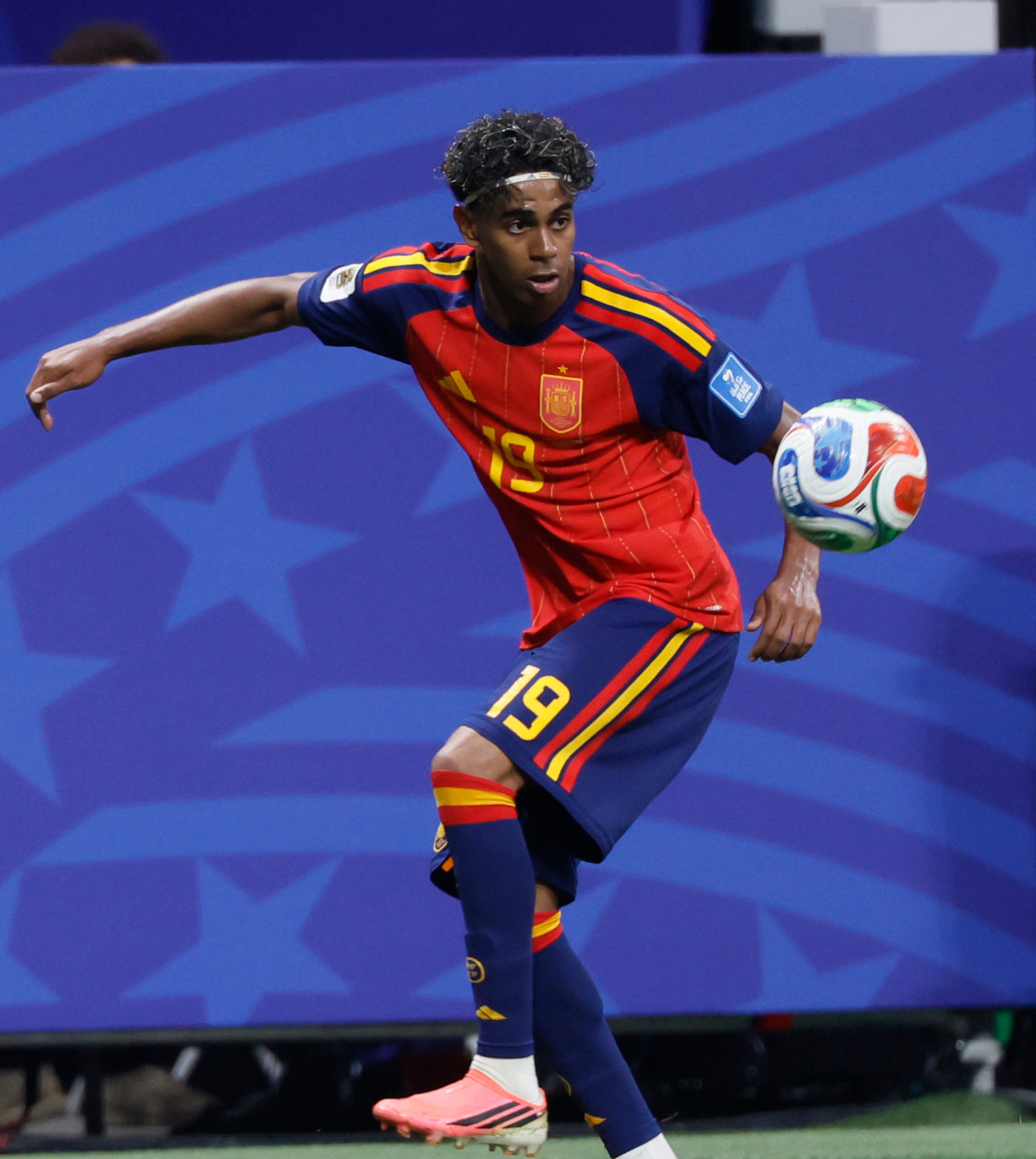 Spain's Lamine Yamal controls the ball during the first half of the Spain vs. Saudi Arabia World Cup match Sunday, June 21, 2026, at Atlanta Stadium. (Miguel Martinez/AJC)