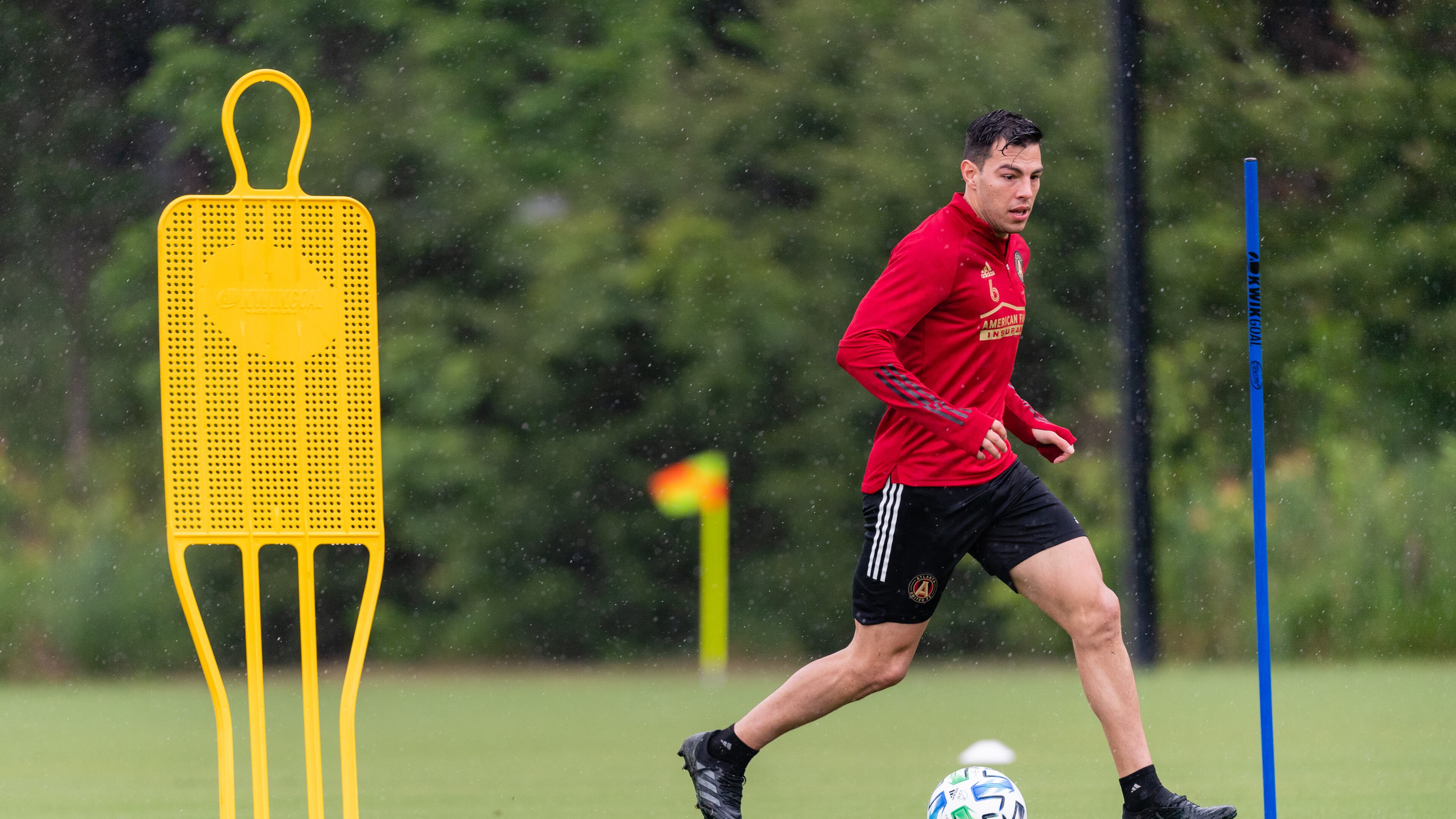 Atlanta United defender Fernando Meza dribbles the ball during voluntary individual workouts at Children's Healthcare of Atlanta Training Ground on Friday. (Photo by Jacob Gonzalez/Atlanta United)