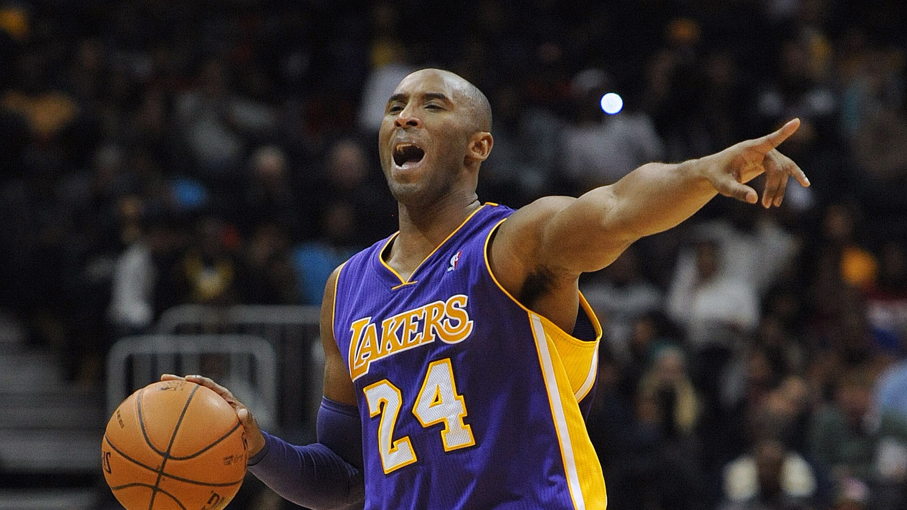 Los Angeles Lakers Kobe Bryant (24) gives instructions to his teammates during the Atlanta Hawks vs the L.A. Lakers basketball game in Philips arena on Monday, December 16, 2013. The Atlanta Hawks won the game 114 to 100. JOHNNY CRAWFORD / JCRAWFORD@AJC.COM