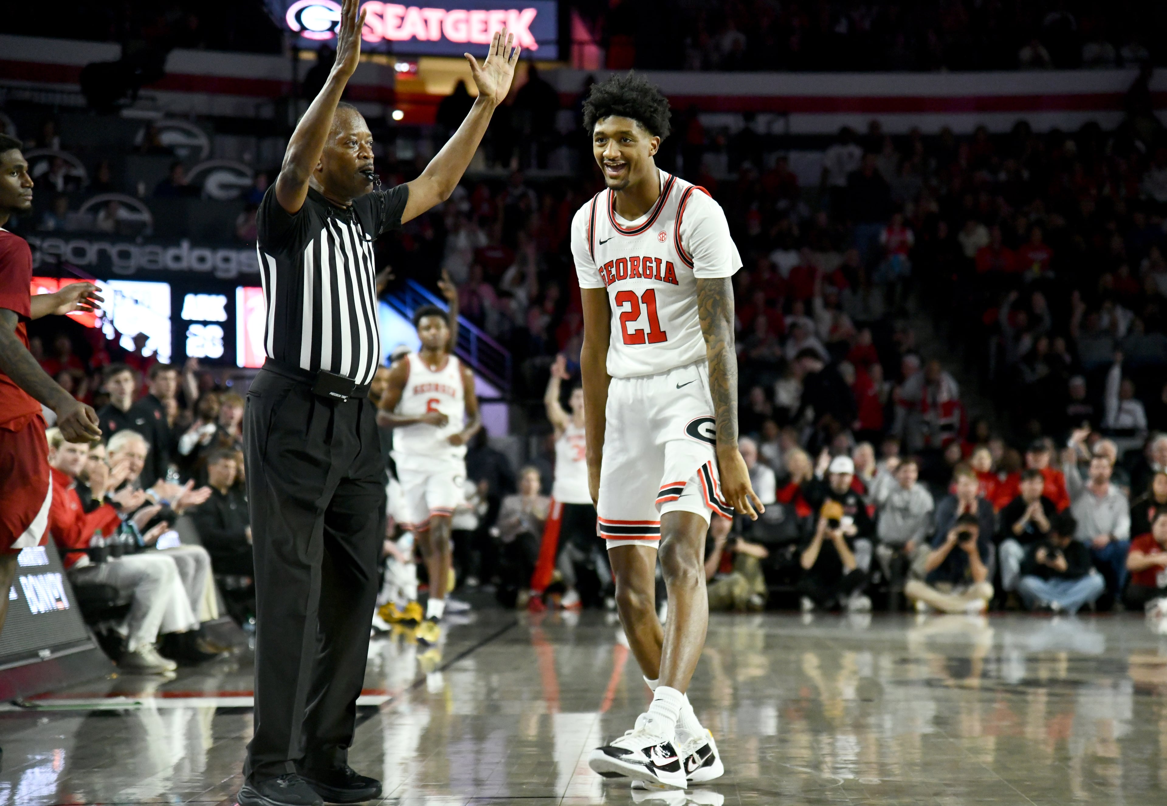 Georgia forward Jake Wilkins reacts after scoring during the first half in an NCAA college basketball game at Stegeman Coliseum, Saturday, Jan. 17, 2026, in Athens. (Hyosub Shin/AJC)