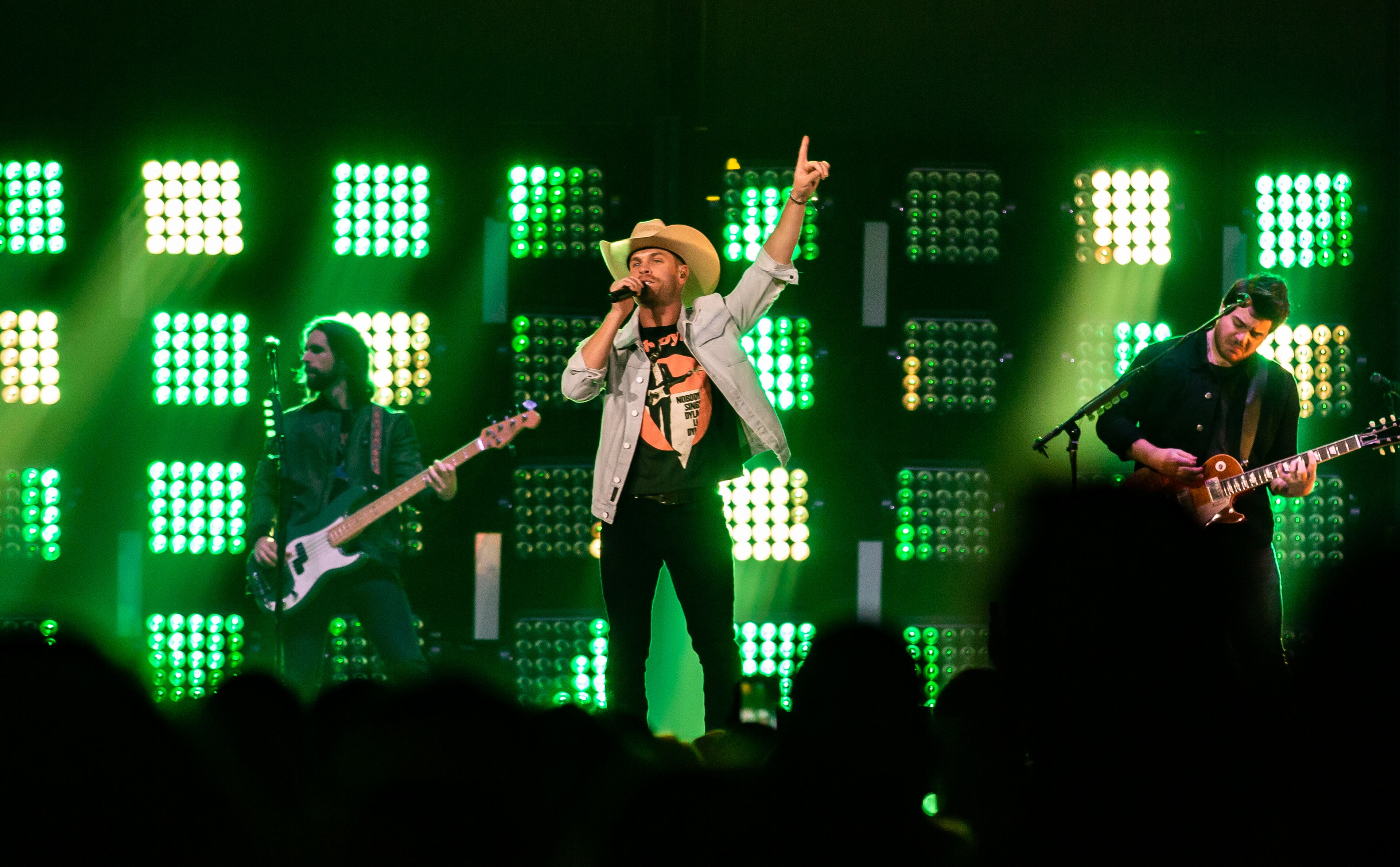 Dustin Lynch performs at Infinite Energy Arena on Nov. 29, 2018.