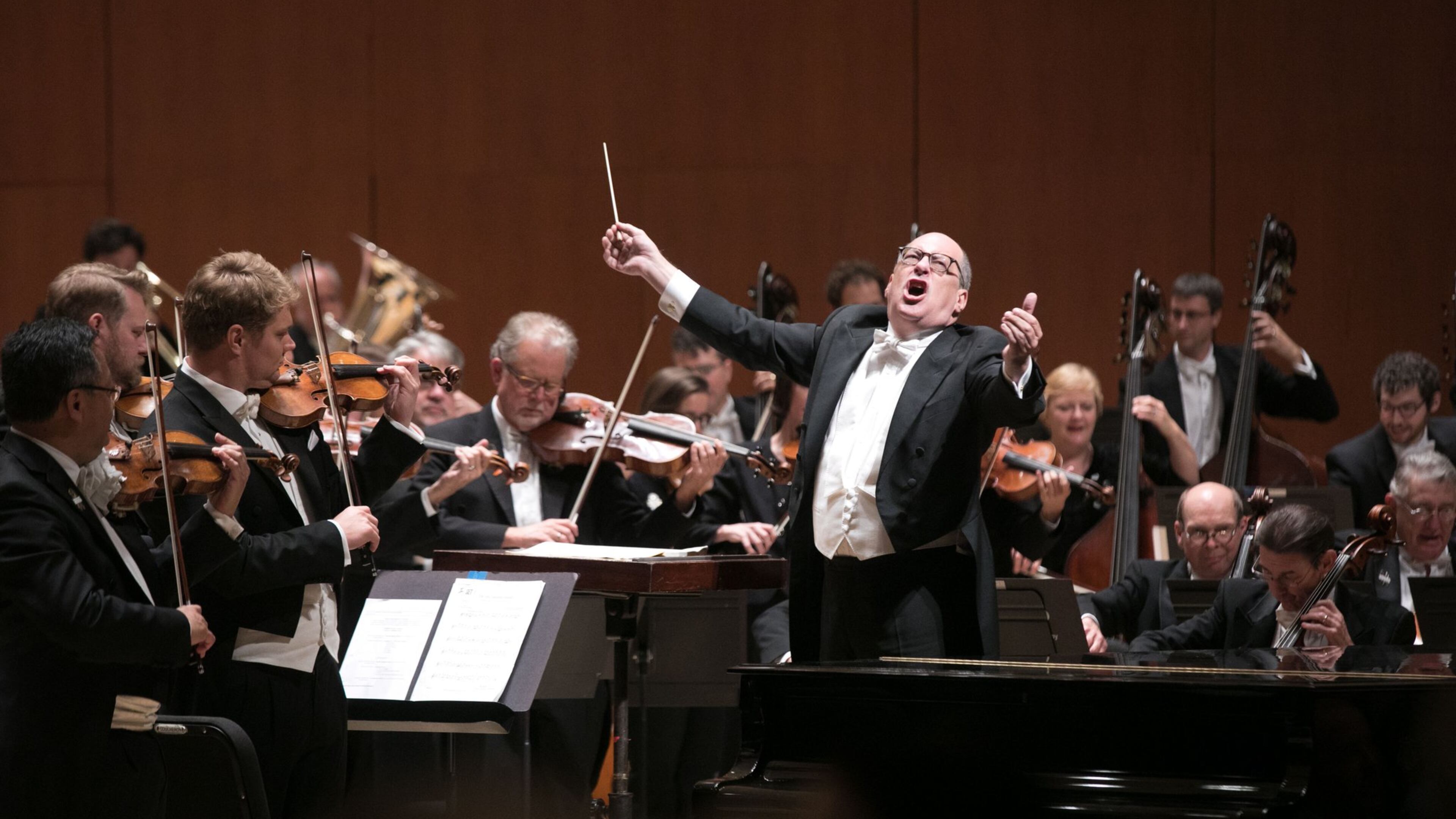 Robert Spano will kick of the ASO’s 75th anniversary season in September with selections from Wagner, Higdon, Wieniawski and Sarasate. Contributed by Jeff Roffman