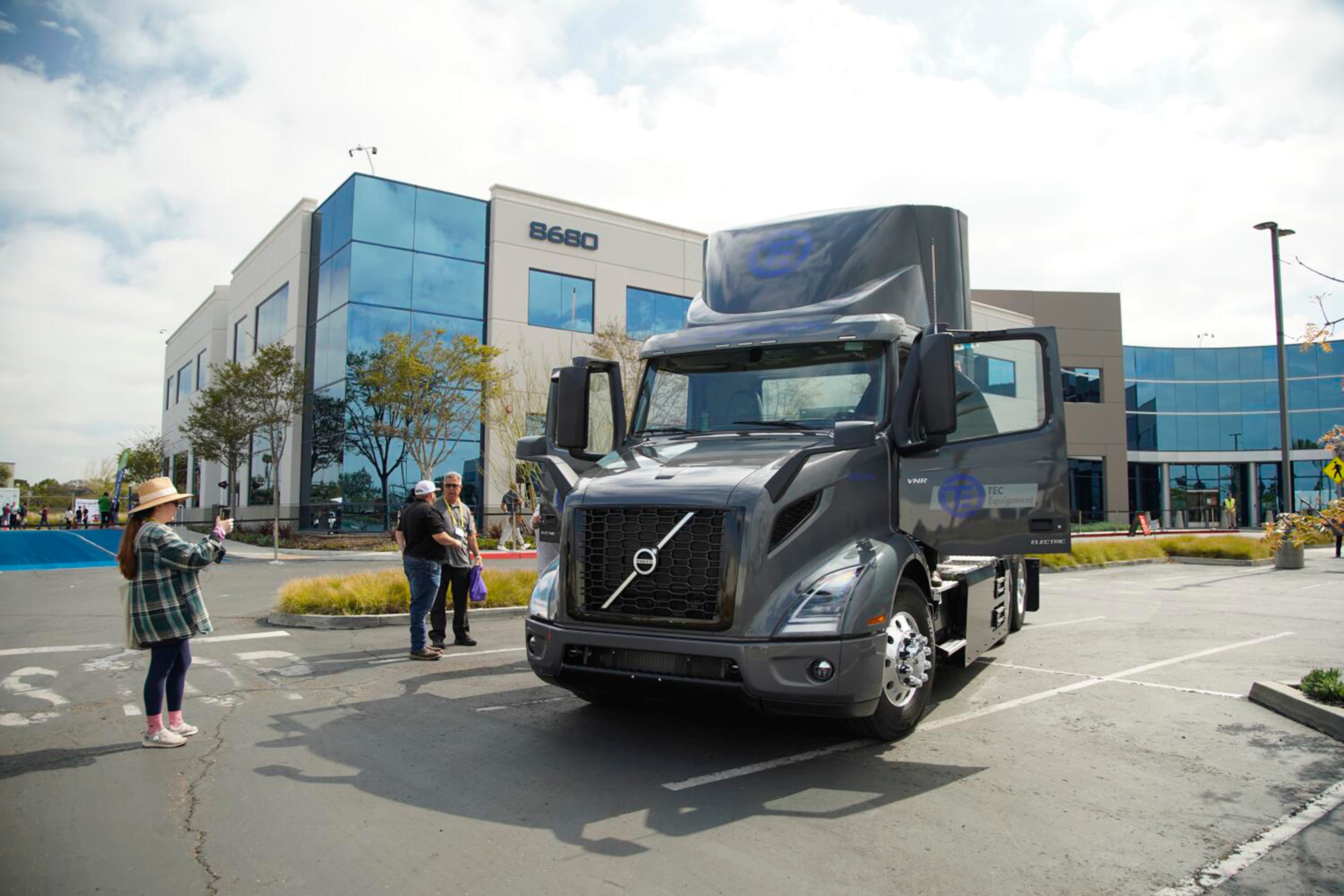 A Volvo electric semi truck in Kearny Mesa in San Diego, during SDG&E's EV Fleet Day 2024. (Alejandro Tamayo/The San Diego Union-Tribune/TNS)