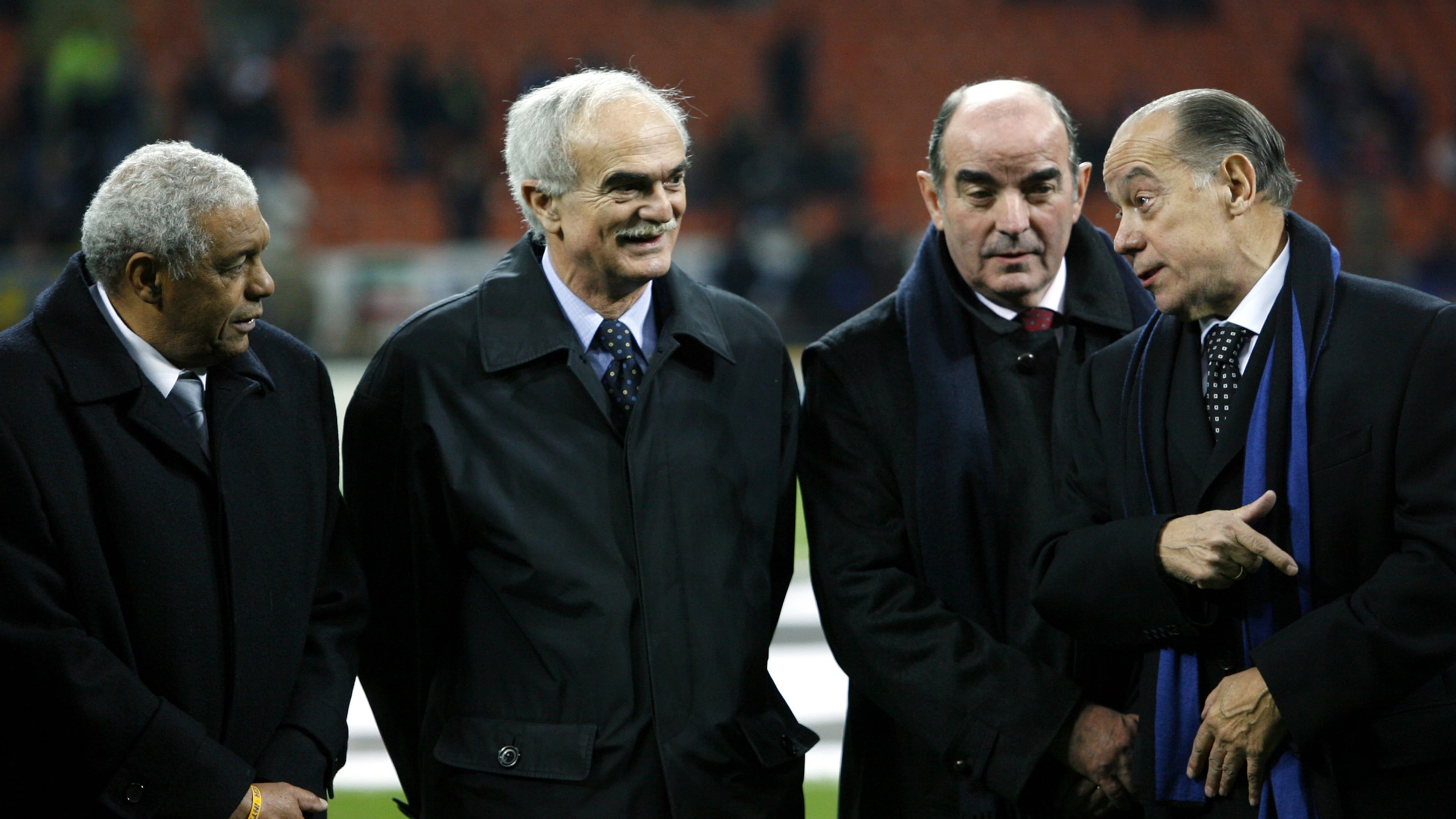 FILE - Inter Milan's former players Sandro Mazzola, second left, with Jair of Brazil, left, Mario Corso and Luis Suarez, right, prior to the start of the Champions League first knockout round, second leg soccer match between Inter and Ajax at the San Siro stadium in Milan, Italy, March 14, 2006. (AP Photo/Luca Bruno, File)