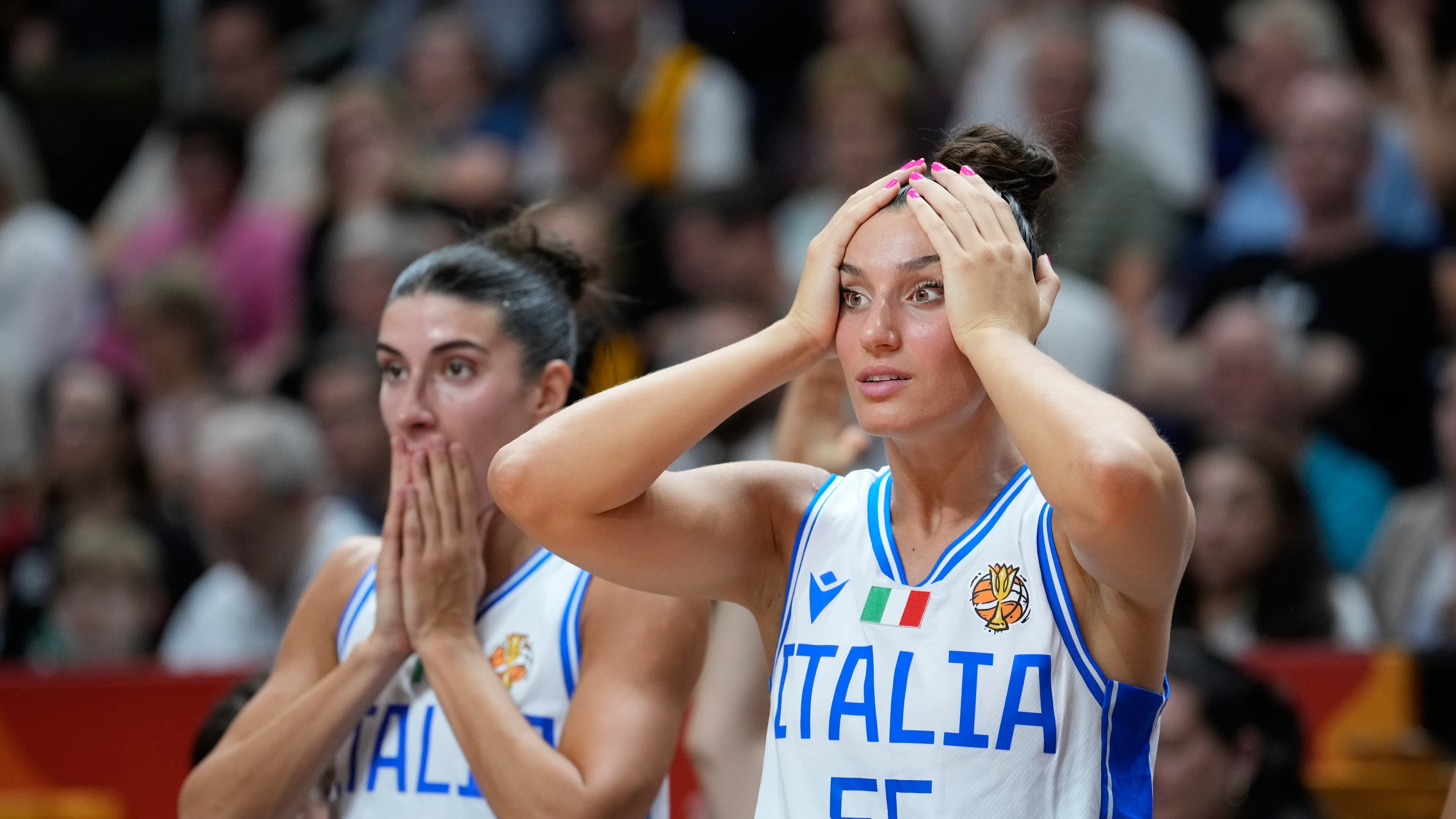 Italian players reactduring the Women's Basketball World Cup match between the United States and Italy in Berlin, Sunday, Sept. 6, 2026. (AP Photo/Ebrahim Noroozi)
