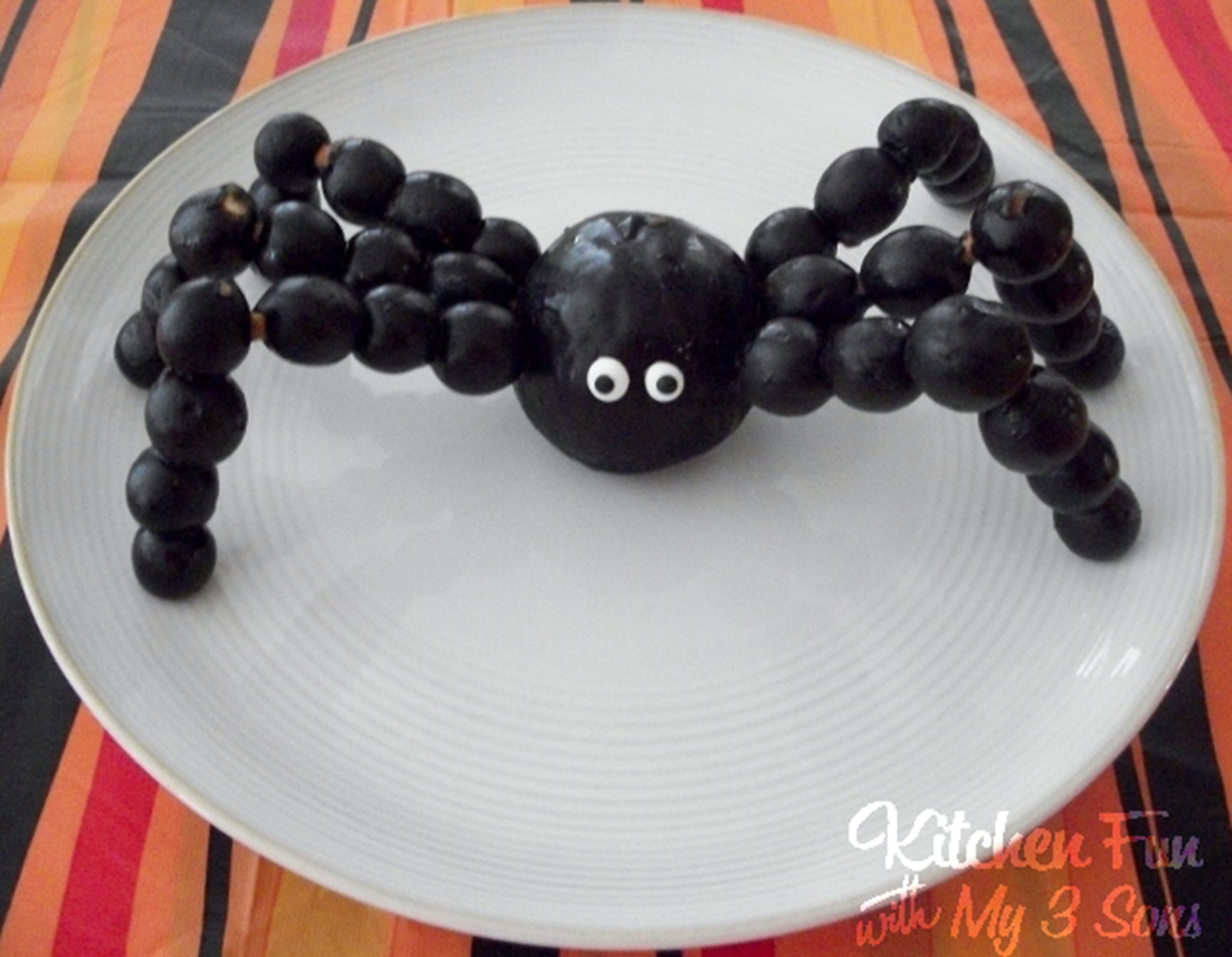 Spooky Spider Snack. (Photo courtesy Kitchen Fun With My 3 Sons/TNS)