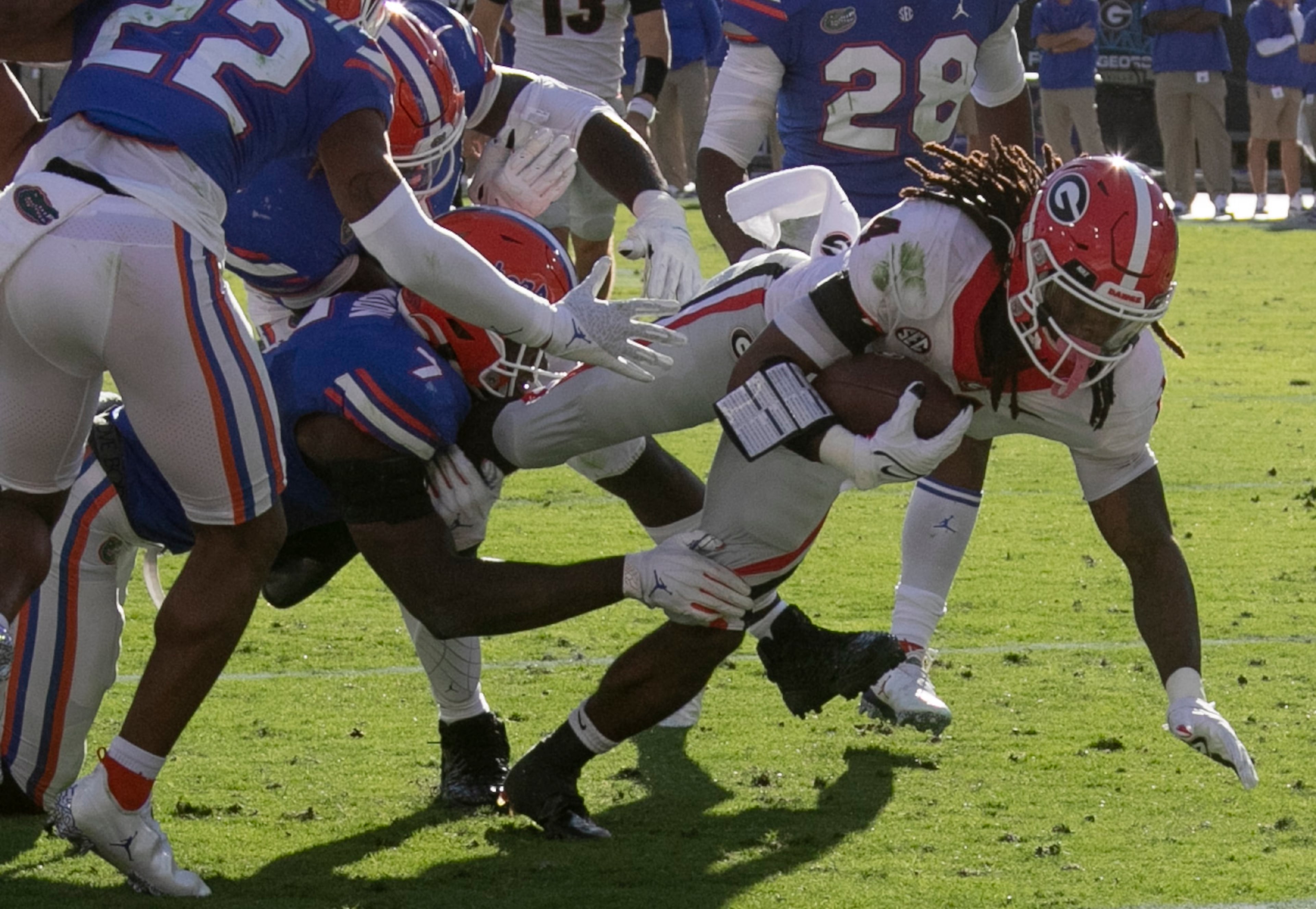 10/30/21 - Jacksonville - Georgia Bulldogs running back James Cook (4) scored Georgia's first touchdown during the first half of the annual NCCA Georgia vs Florida game at TIAA Bank Field in Jacksonville. Bob Andres / bandres@ajc.com
