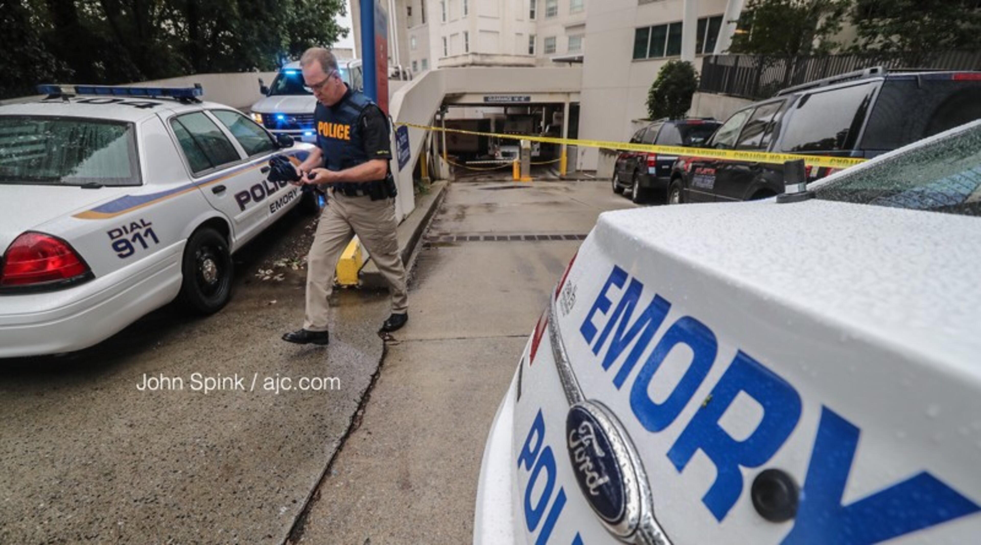 Atlanta and Emory police investigated a shooting outside Emory University Hospital. JOHN SPINK / JSPINK@AJC.COM