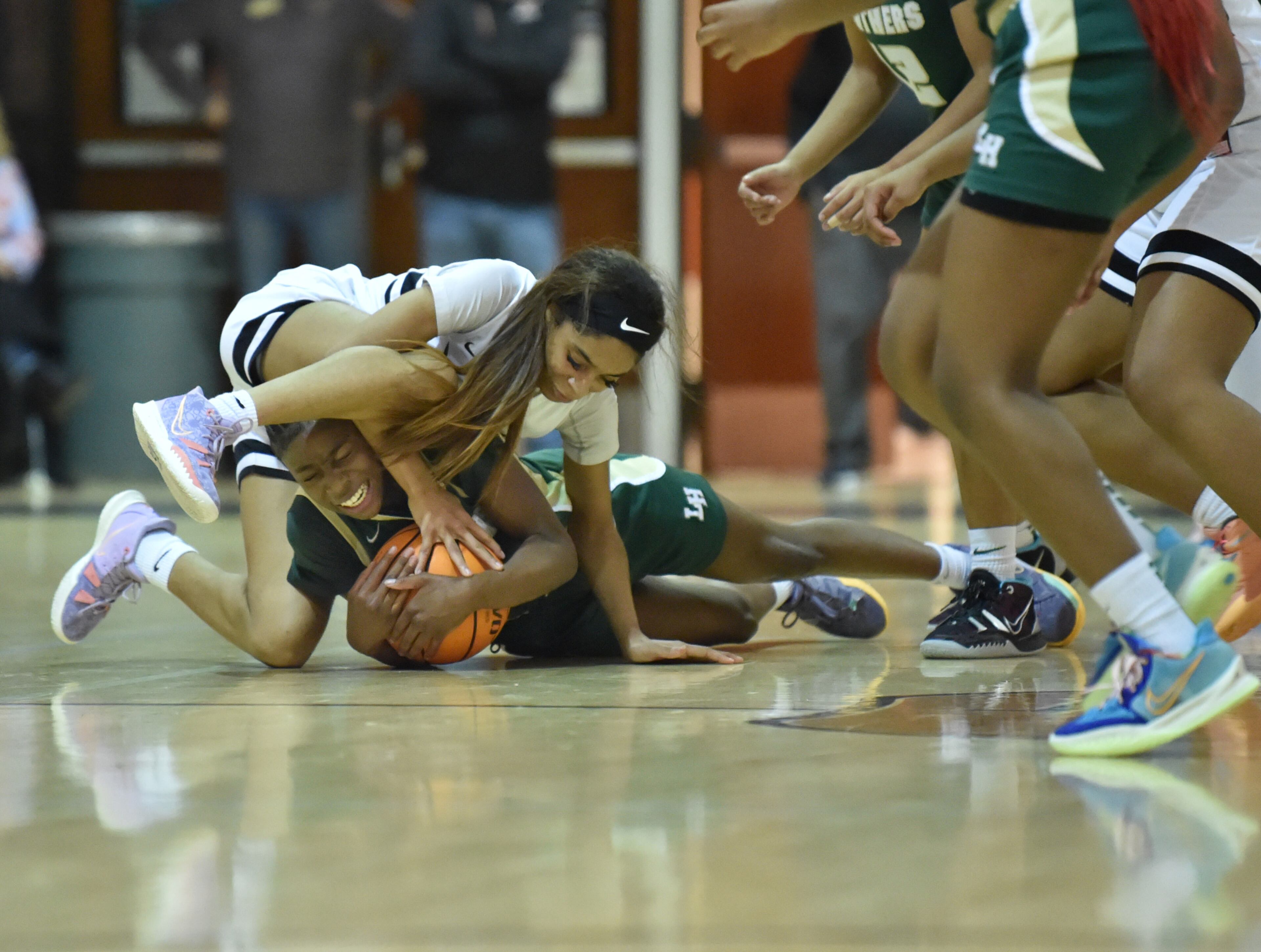 February 25, 2022 Marietta - Kell’s Crystal Henderson (30) and Langston Hughes' Sydney Smith (11) collide as they fight for a loose ball in the second half of 2022 Georgia Girls State Basketball playoffs at Kell high school in Marietta on Friday, February 25, 2022. Kell won 57-50 over Langston Hughes. (Hyosub Shin / Hyosub.Shin@ajc.com)