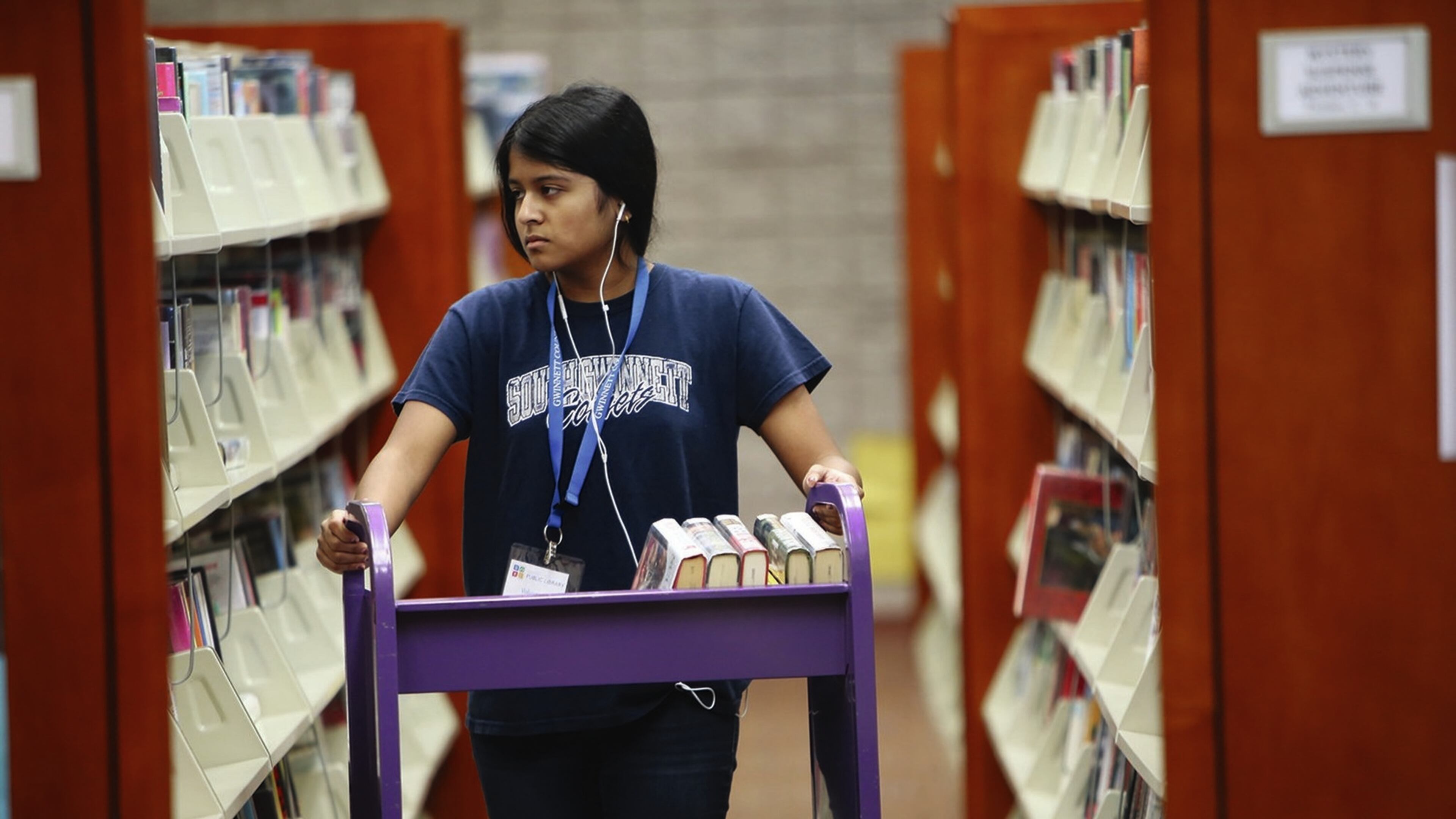 According to a study conducted by the Pew Research Center, compared with other groups, Hispanics are more prone to say that the closing of a community library would have a major impact on their family. Miguel Martínez/MundoHispanico
