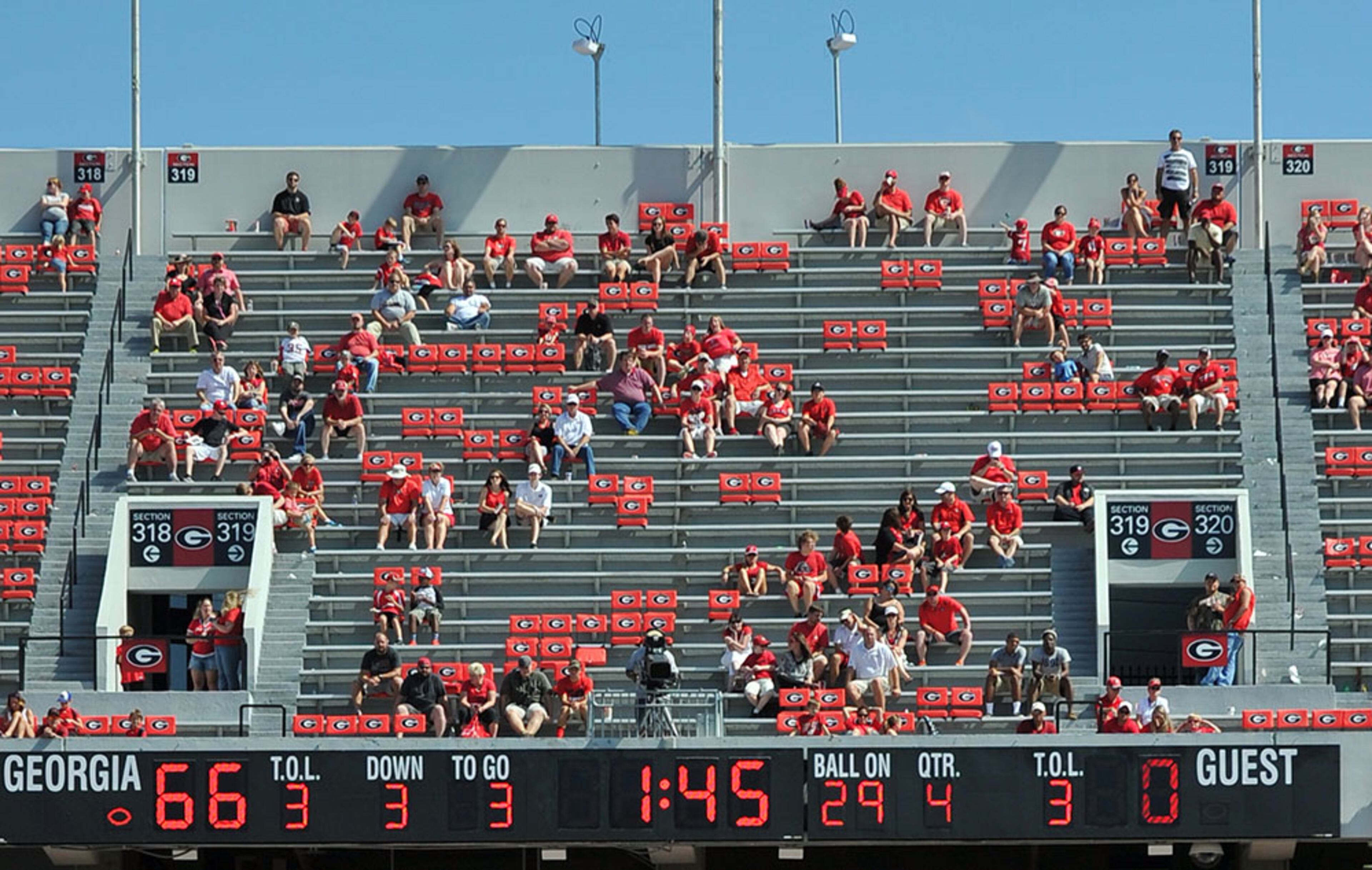 The Georgia Bulldogs drew the fifth largest number of fans in the SEC, averaging 92,746 fans (649,222 total) at Sanford Stadium in 2014.