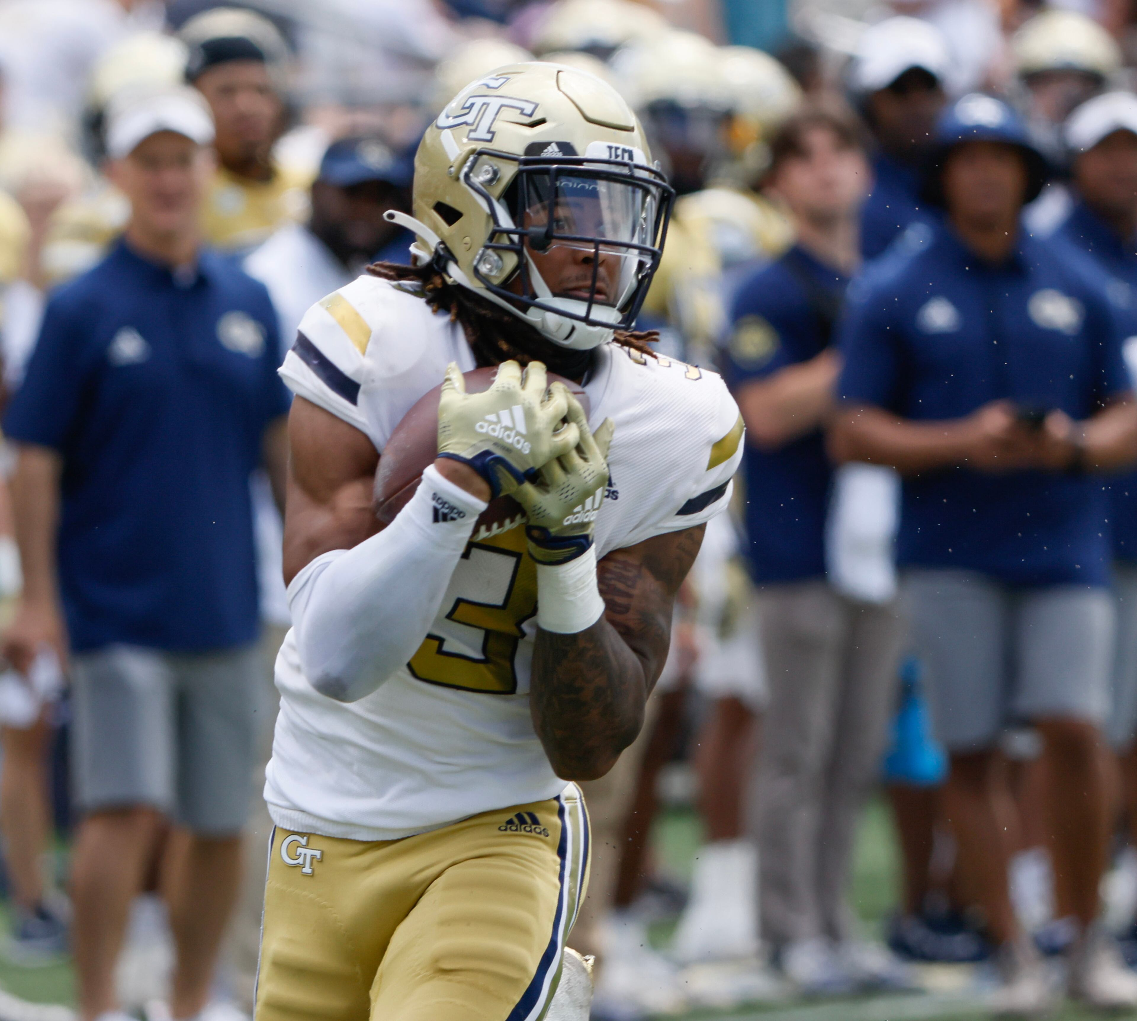 D.J. Moore pulls in a long pass for a touchdown during Georgia Tech's spring football game in Atlanta on Saturday, April 15, 2023. (Bob Andres for the Atlanta Journal Constitution)