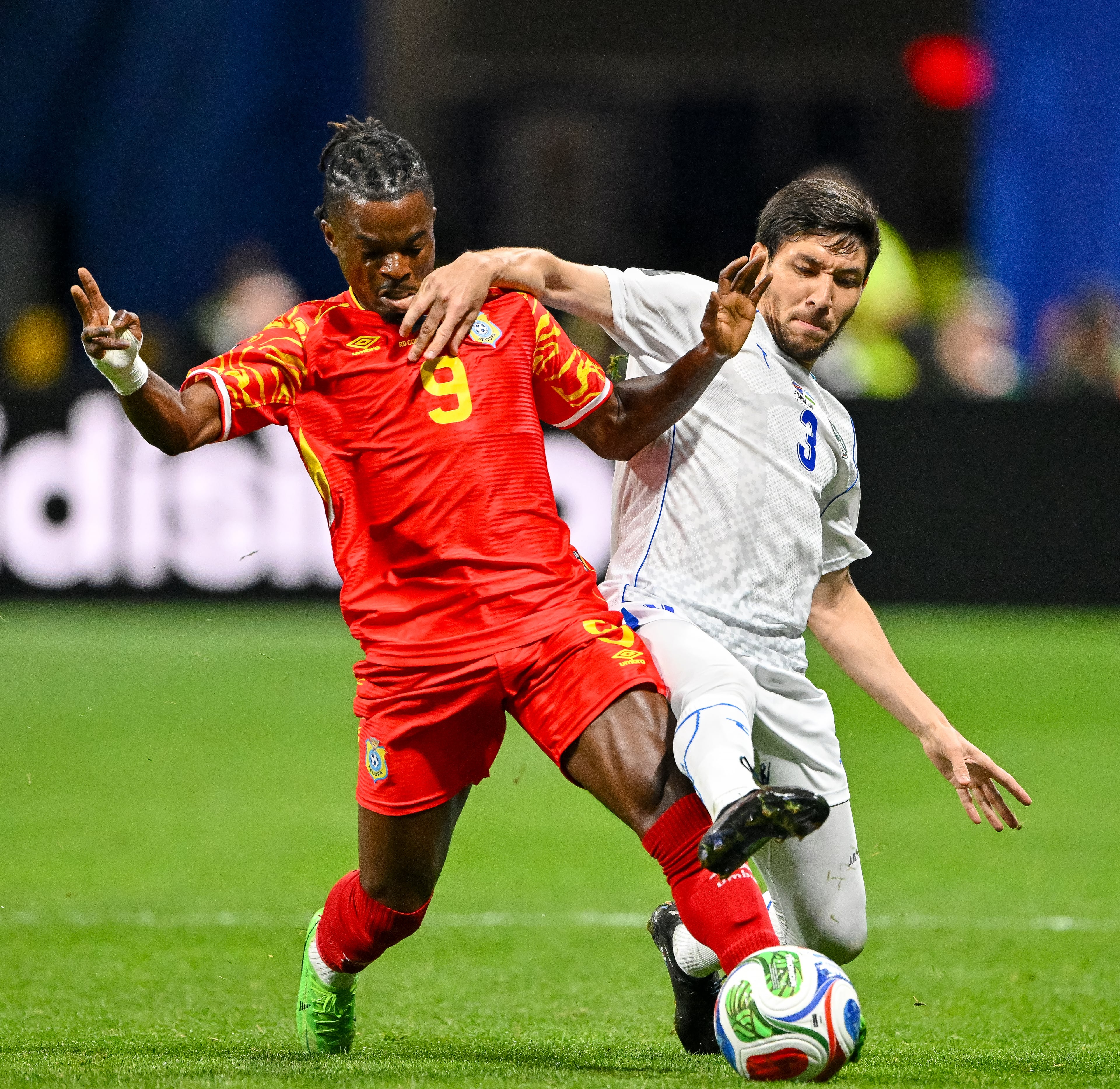 Uzbekistan defender Khojiakbar Alijonov (right) steals the ball from Congo forward Brian Cipenga (left) during the first half of a FIFA World Cup match at Atlanta Stadium (Mercedes-Benz Stadium) on Saturday, June 27, 2026, in Atlanta.(Hyosub Shin/AJC)