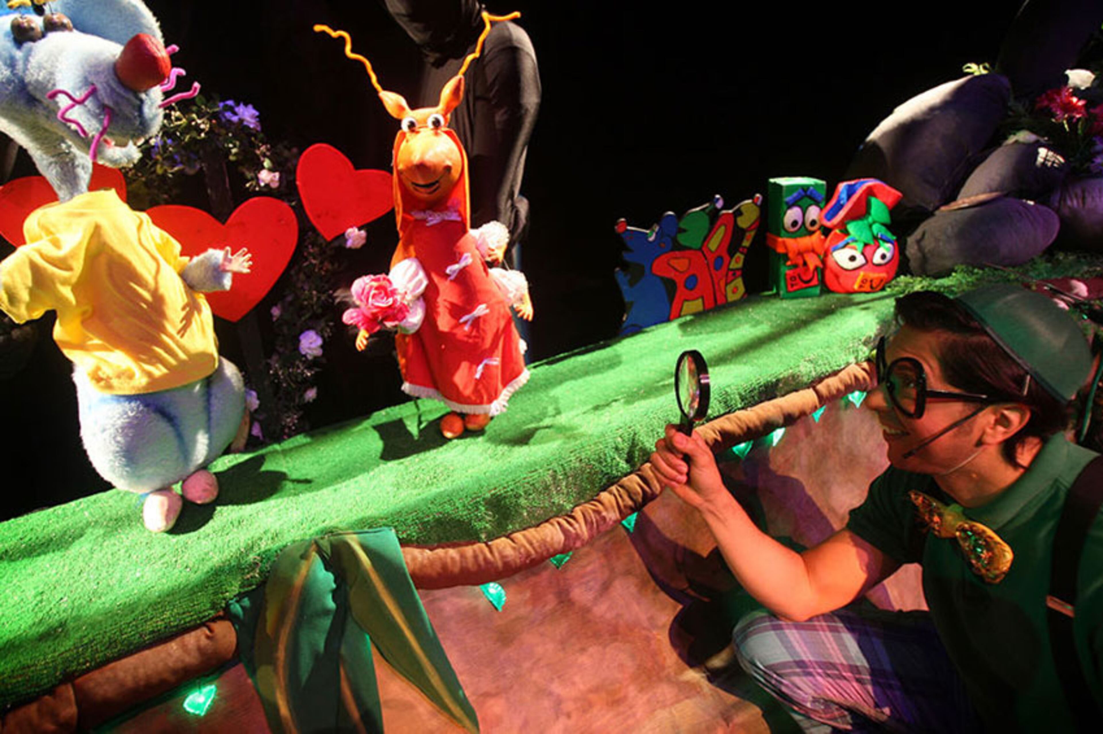A five-person production, "La Cucarachita Martina" blends multiple forms of puppetry, including rod puppetry, bunraku, glow-in-the-dark and shadow puppets. (Courtesy of Teatro SEA)