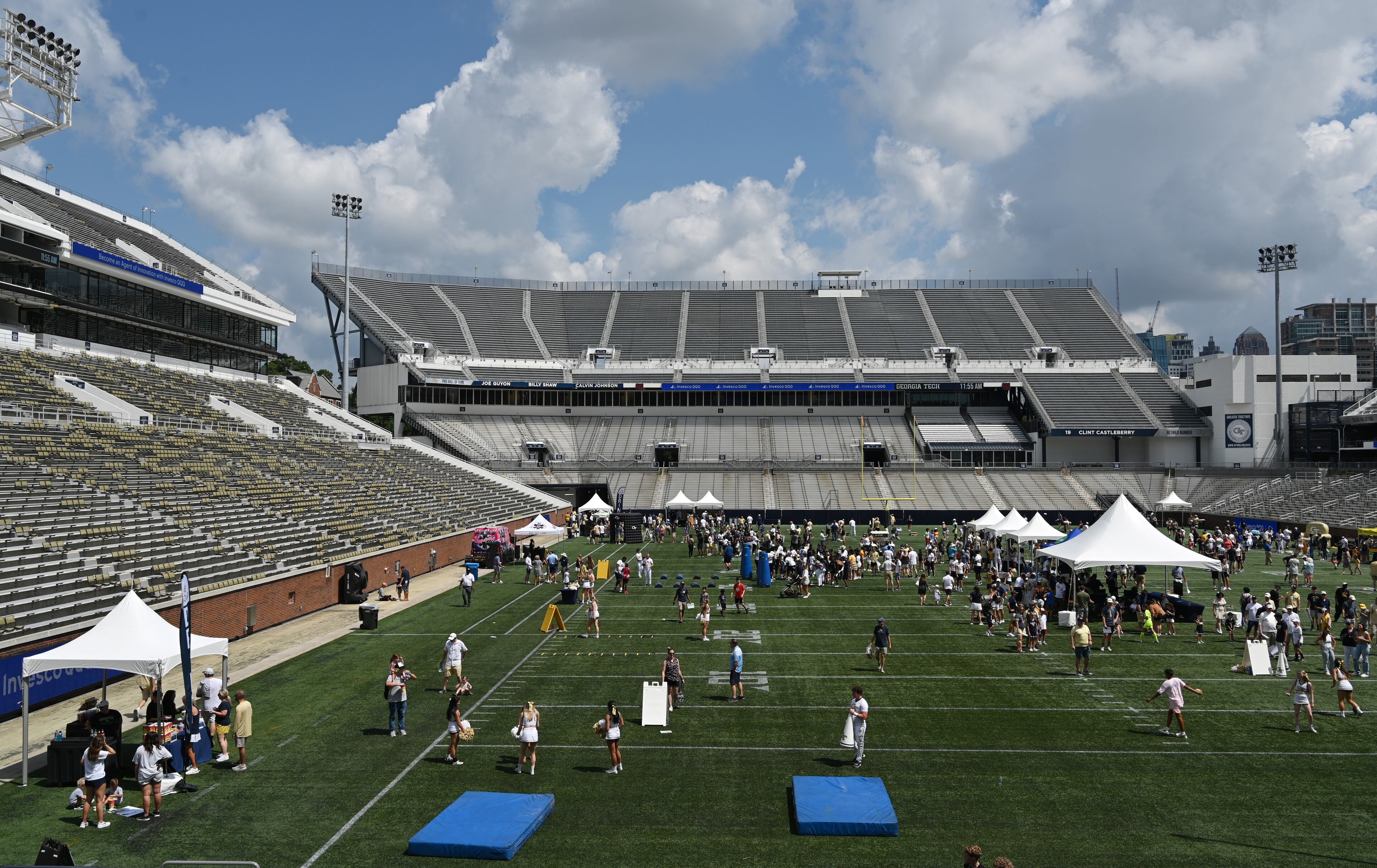 Fans enjoy variety of games and activities during Georgia Tech football’s annual Fan Day. (Hyosub Shin / Hyosub.Shin@ajc.com)