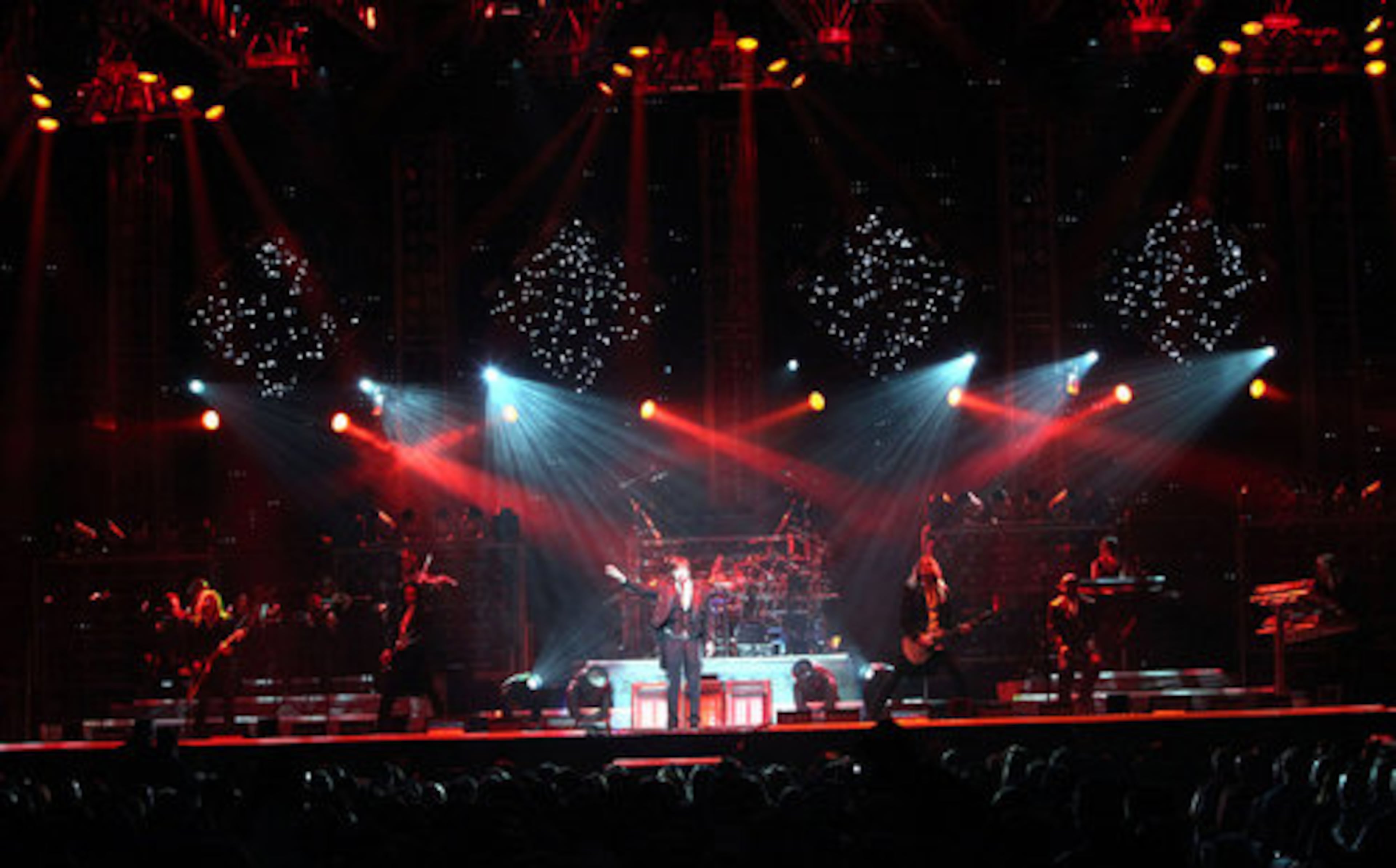 Progressive rock ensemble Trans-Siberian Orchestra entertained about 7,000 fans Friday night at Philips Arena.