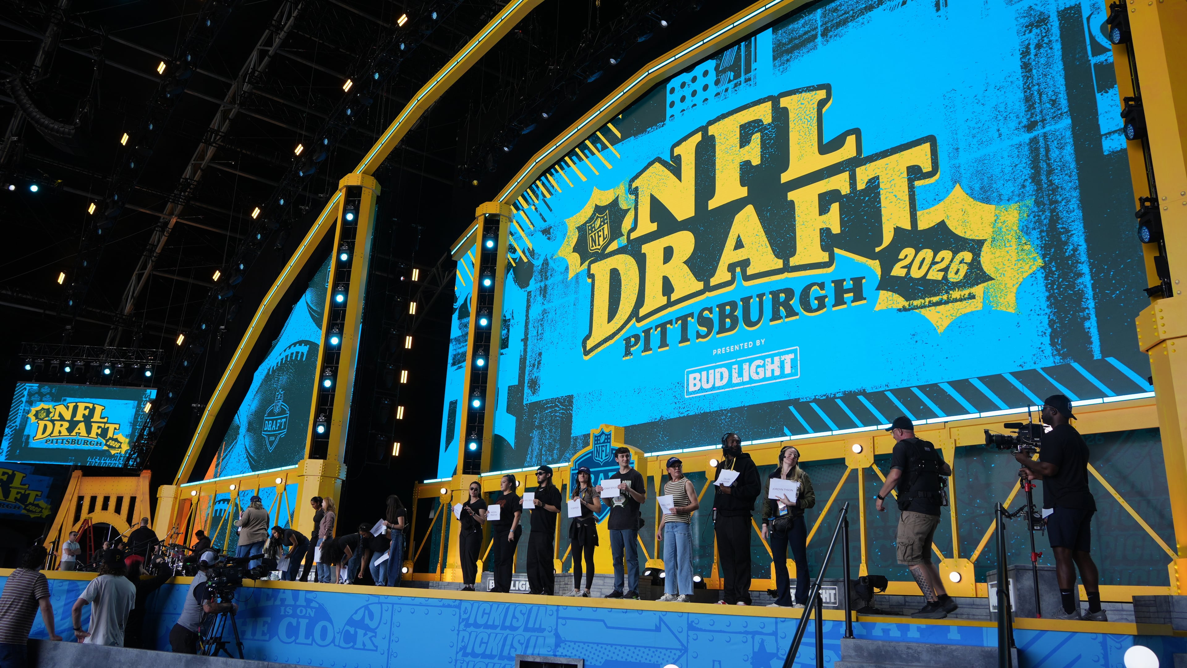 People rehearse ahead of the NFL football draft, Wednesday, April 22, 2026, in Pittsburgh. (AP Photo/Gene J. Puskar)