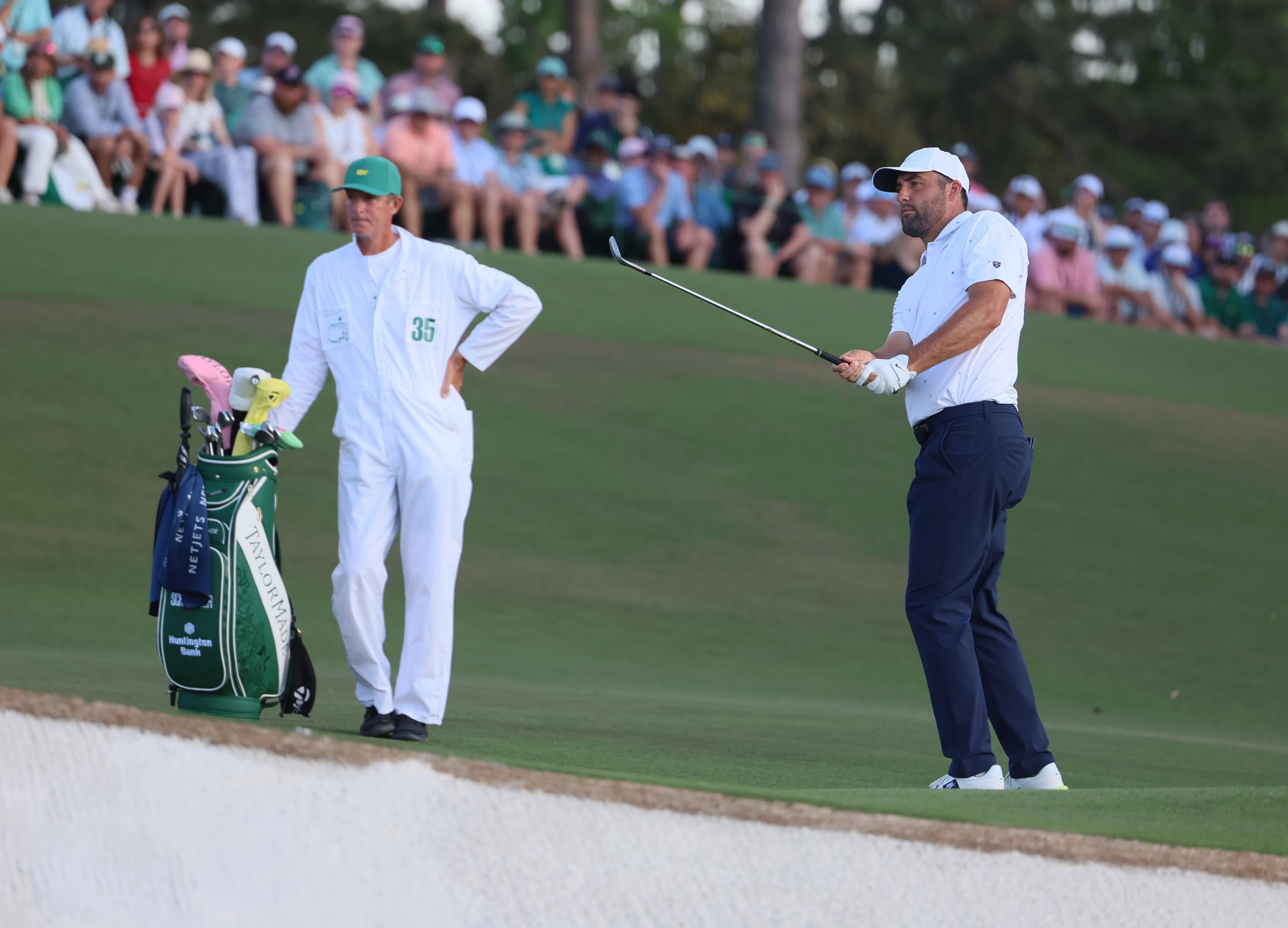 Scottie Scheffler chips to the 18th green during final round of the Masters, at Augusta National Golf Club, Sunday, April 12, 2026, in Augusta, GA (Jason Getz/AJC)
