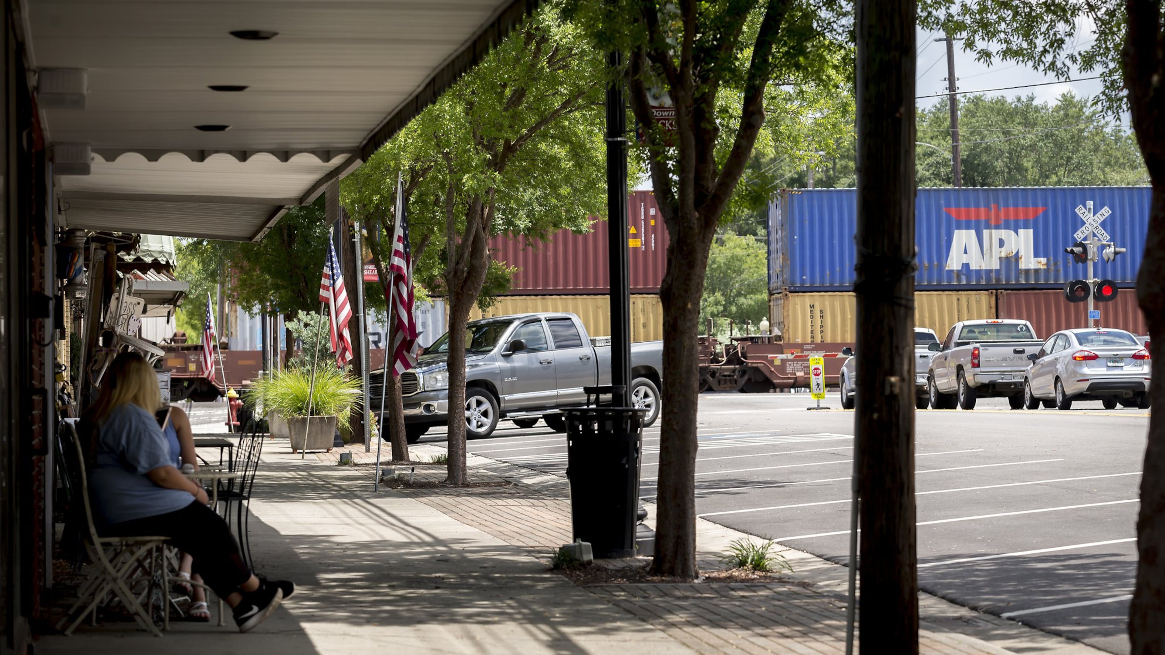 Blackshear, the seat of Pierce County, is a quiet town with restaurants, shops, and other businesses clustered around the railroad tracks in its center. A significant number of its residents say they support breaking off from the rest of Georgia. (Stephen B. Morton/Atlanta Journal-Constitution)