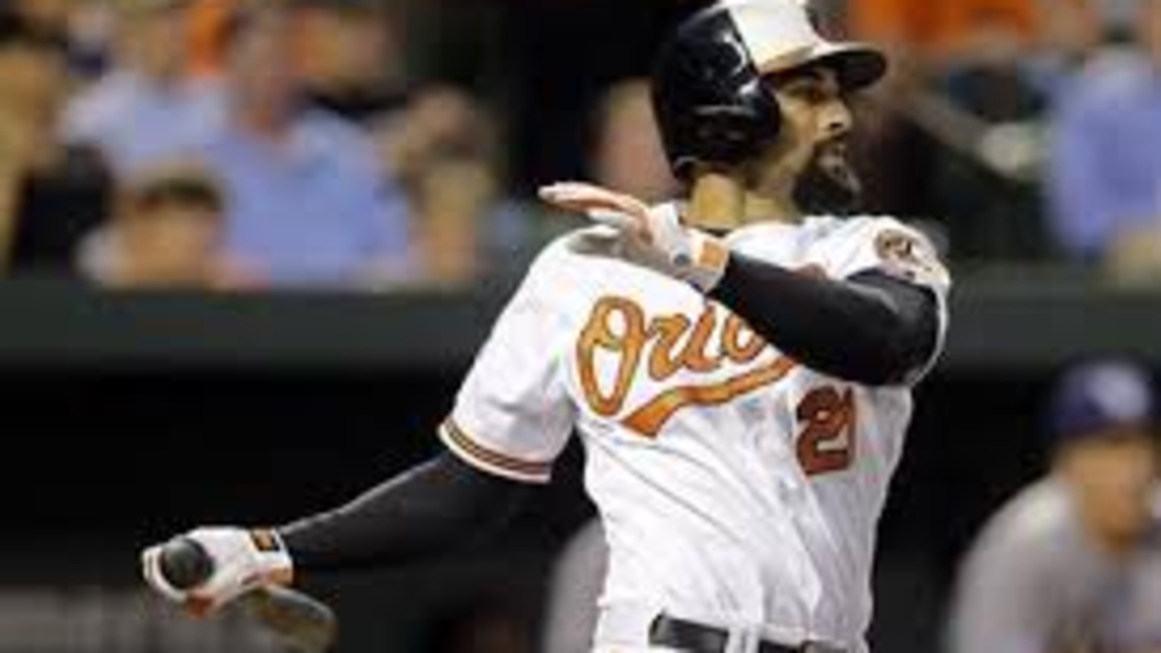 The Braves are pursuing free agent Nick Markakis, who could be a good fit for them in right field. (AP photo)