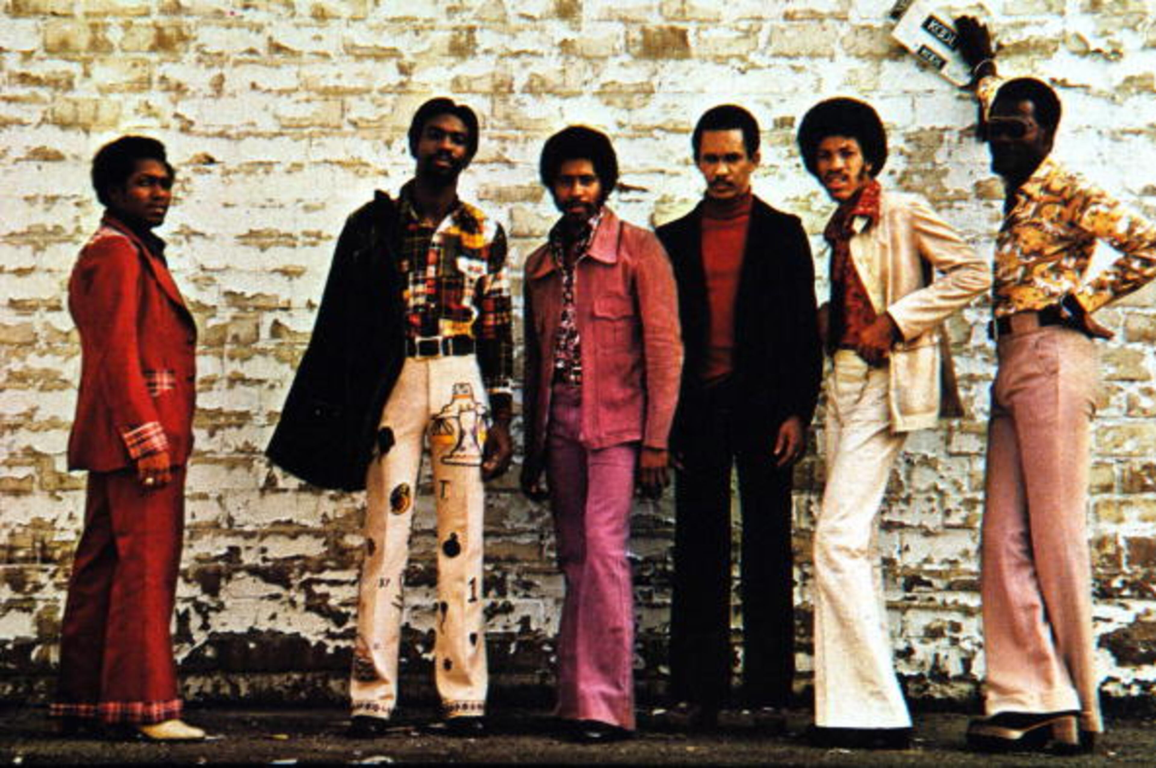 UNSPECIFIED - JANUARY 01: (AUSTRALIA OUT) Photo of Lionel RICHIE and COMMODORES; Lionel Richie (second from right) (Photo by GAB Archive/Redferns)