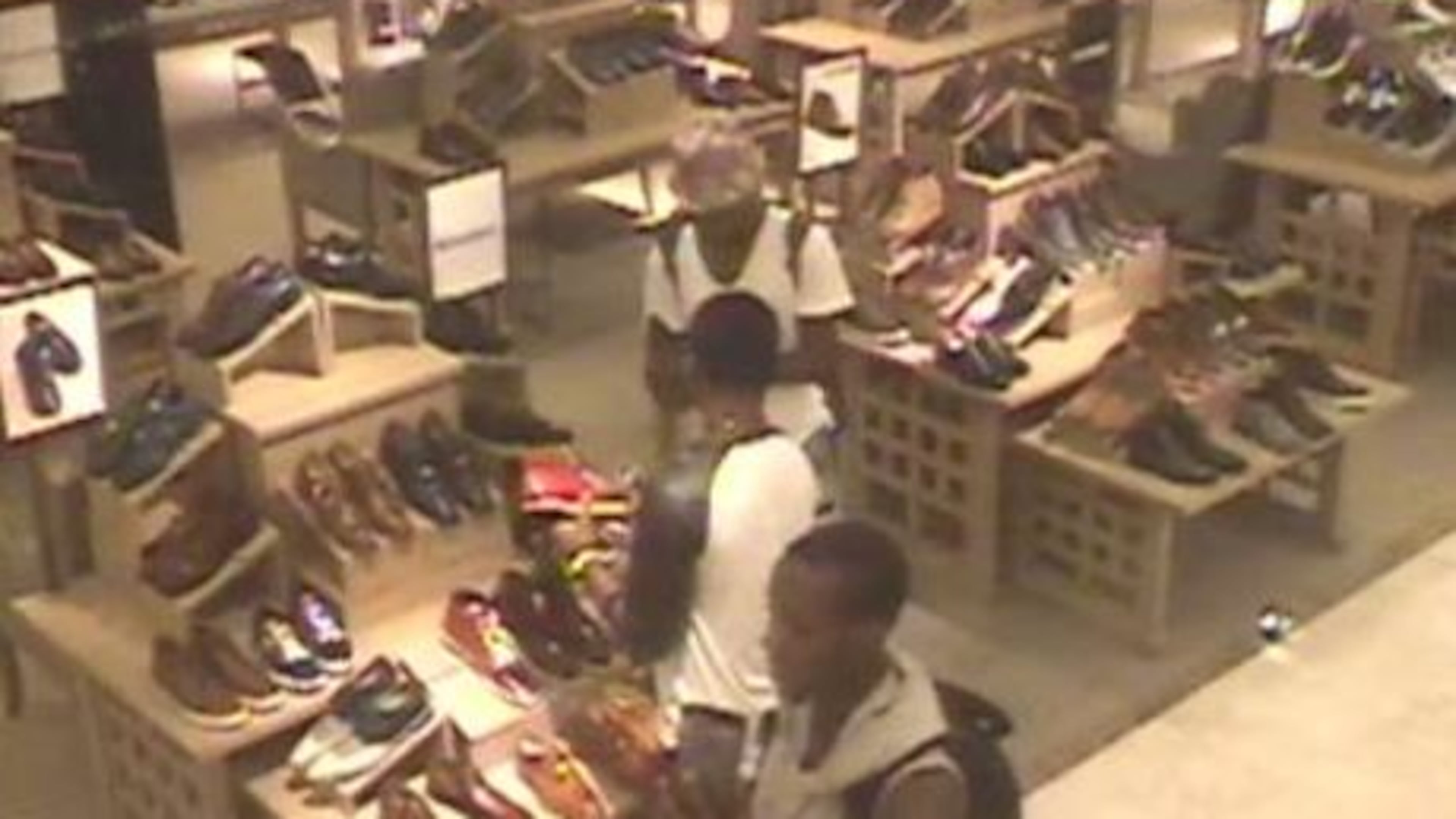 Persons of interest in Dillard’s burglary (Atlanta Police)