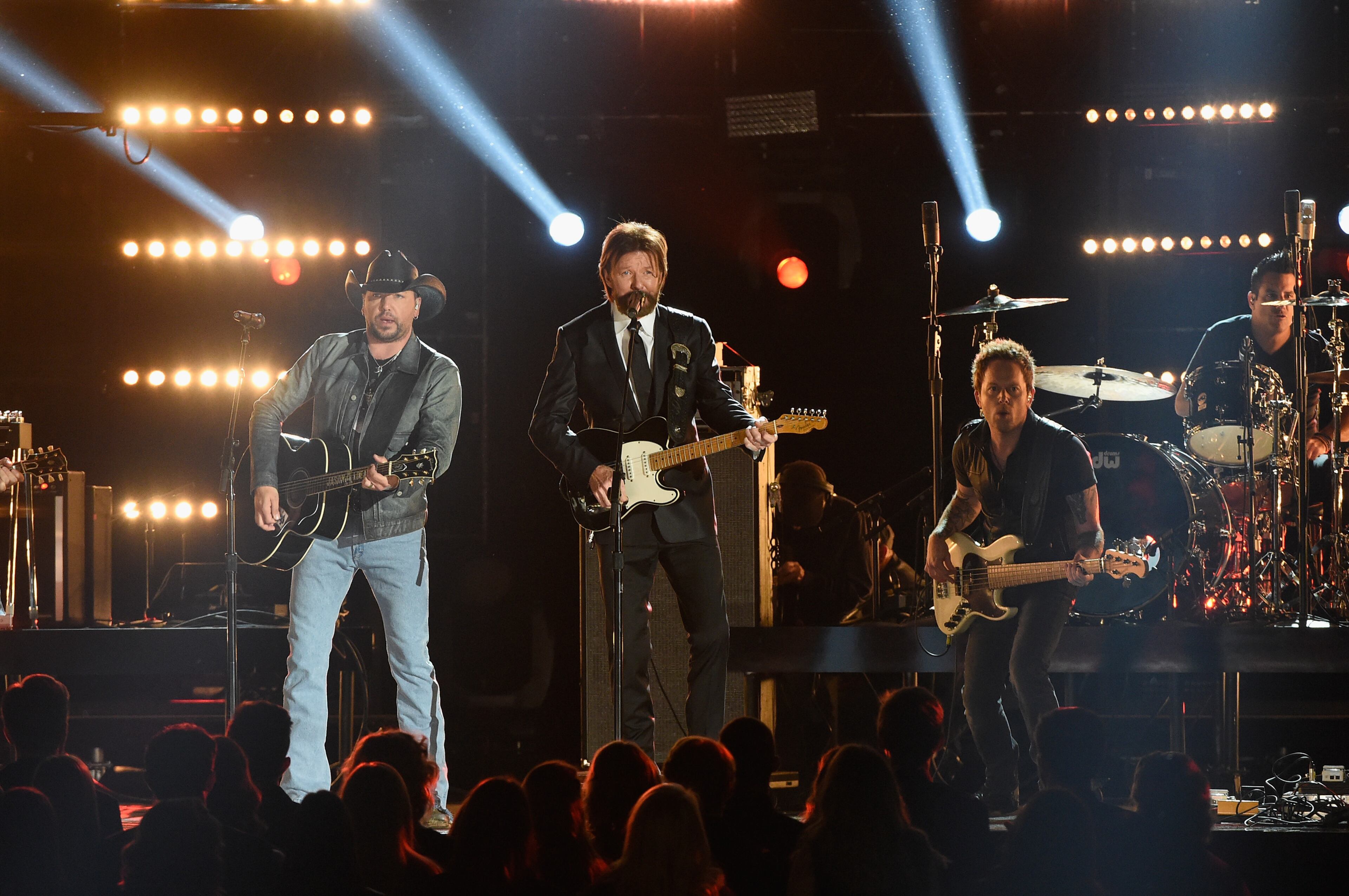 NASHVILLE, TN - NOVEMBER 02: Jason Aldean and Ronnie Dunn perform onstage at the 50th annual CMA Awards at the Bridgestone Arena on November 2, 2016 in Nashville, Tennessee. (Photo by Gustavo Caballero/Getty Images)