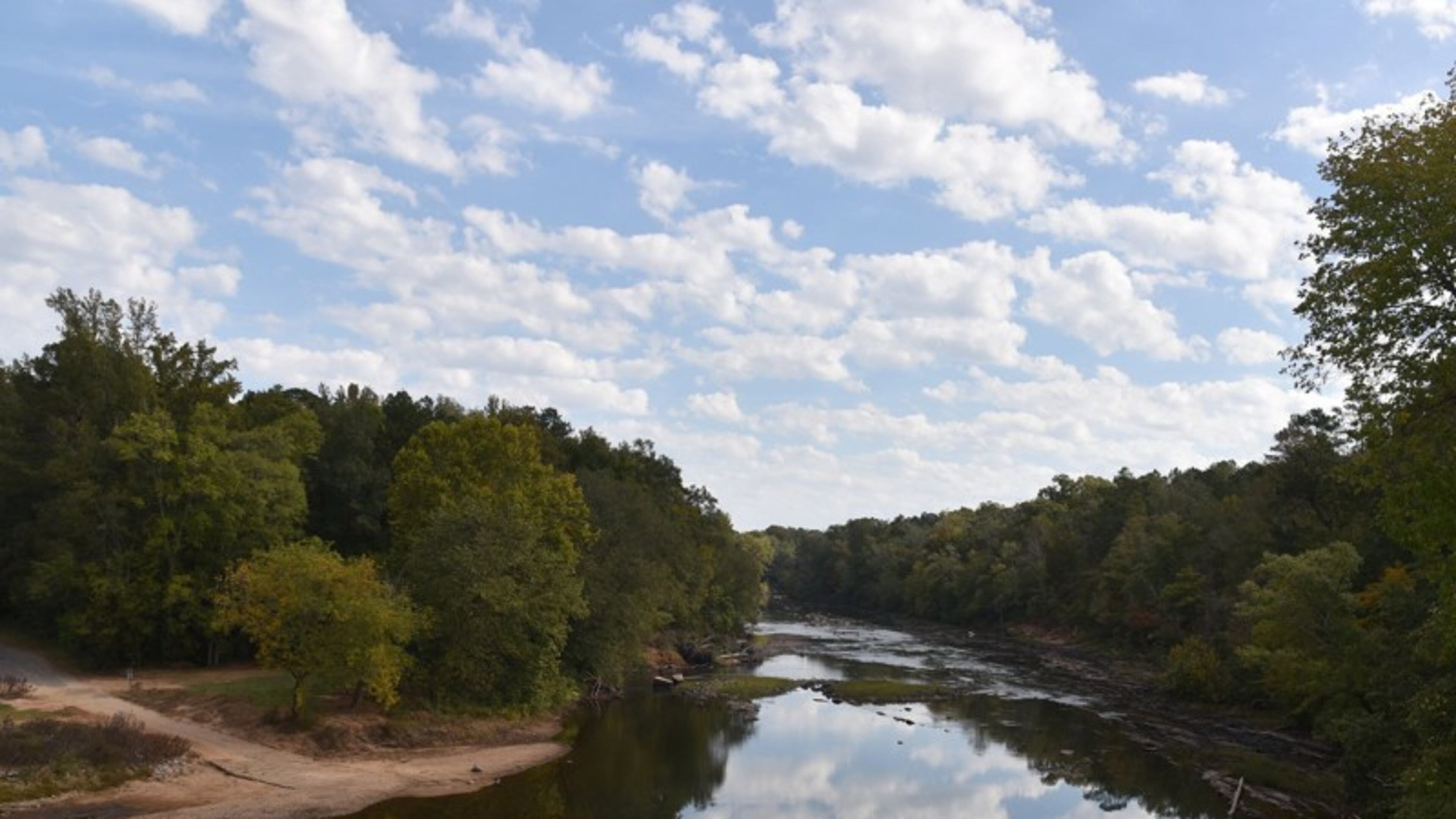 Drought and water consumption are part of the problem for the the near historic low water levels for the Flint River. BRANT SANDERLIN/BSANDERLIN@AJC.COM