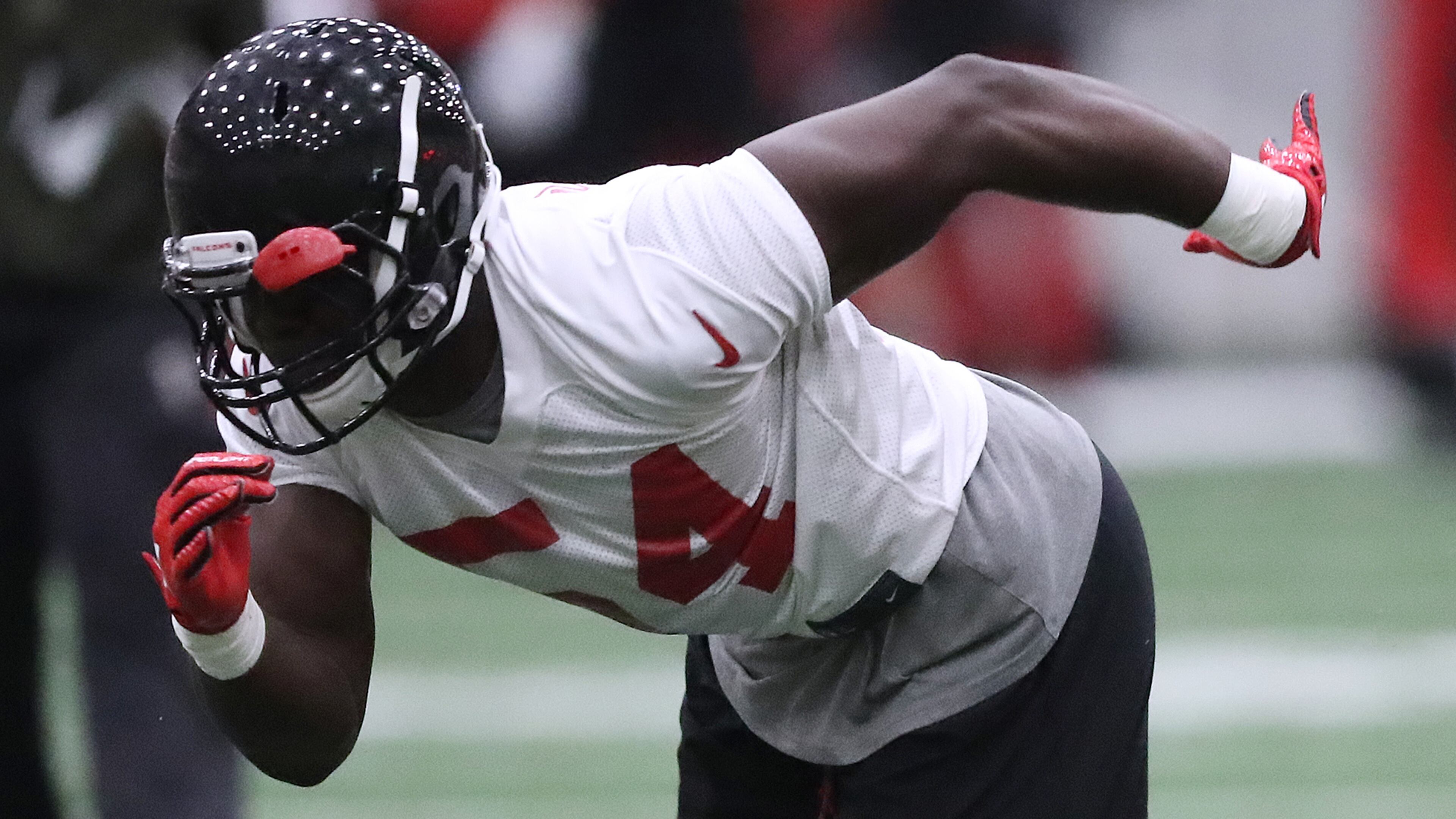 Atlanta Falcons linebacker Foyesade Oluokun runs a drill during organized team activities on Tuesday, May 22, 2018, in Flowery Branch.