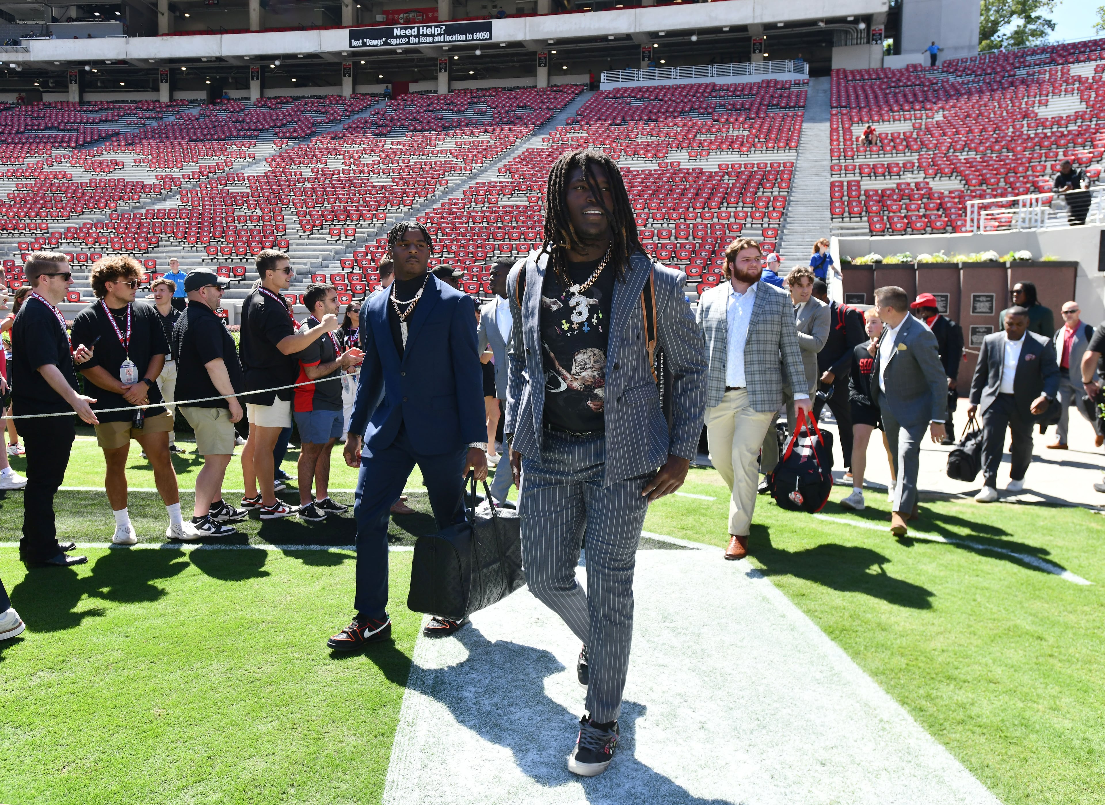 Georgia linebacker Quintavius Johnson (center) and other players and coaching staff arrive for their home game against Oklahoma at Sanford Stadium on Saturday, Sept. 26, 2026, in Athens, Ga. (Hyosub Shin/AJC)